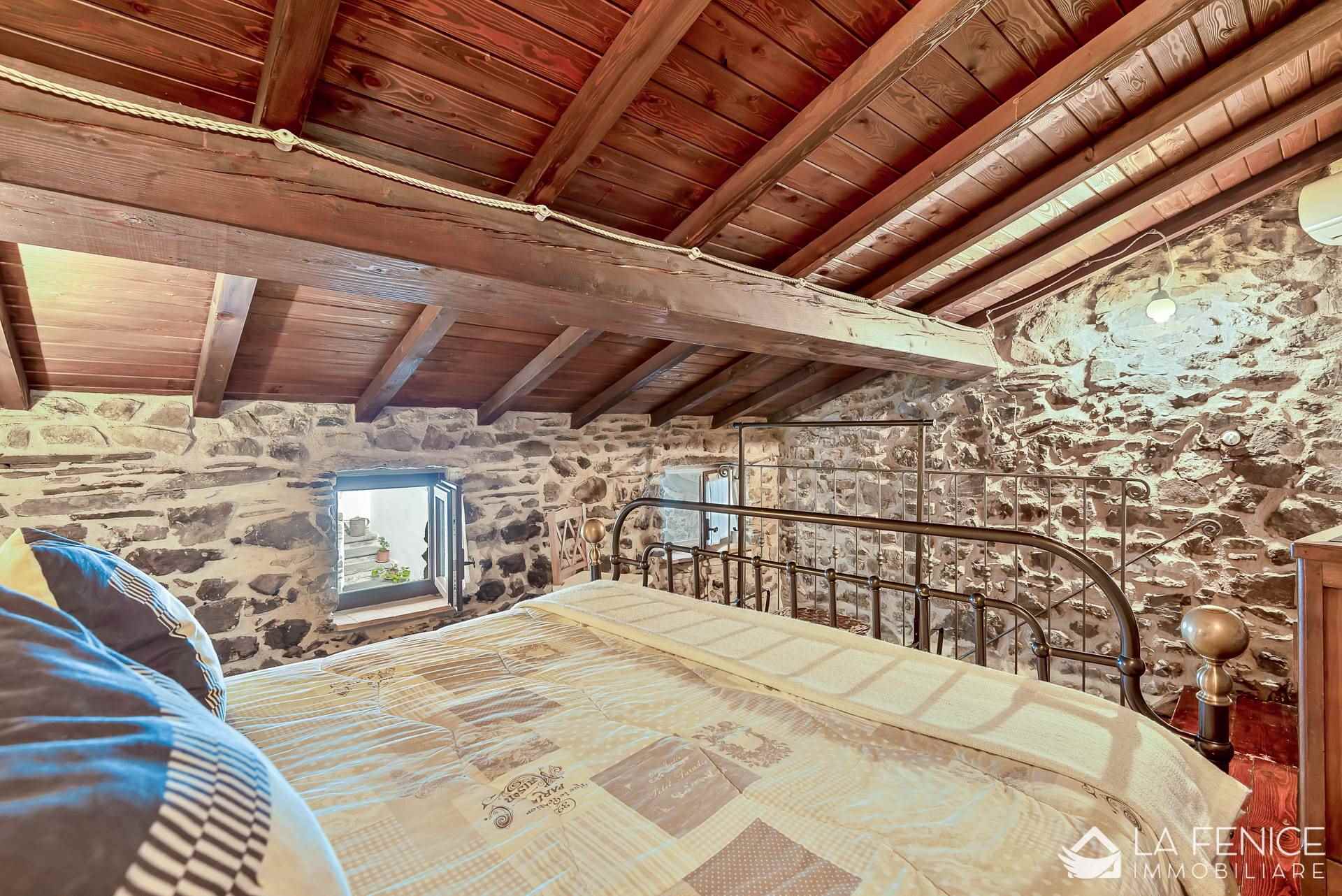 Villa a Podenzana con 9 locali di 473 m2 - Camera con soppalco