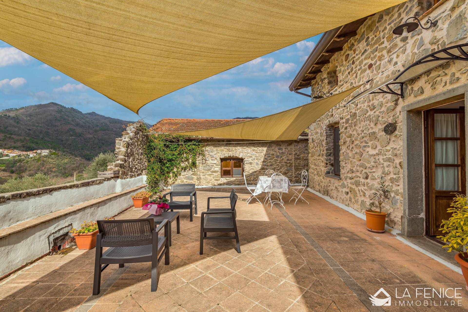 Villa a Podenzana con 9 locali di 473 m2 - Terrazza 