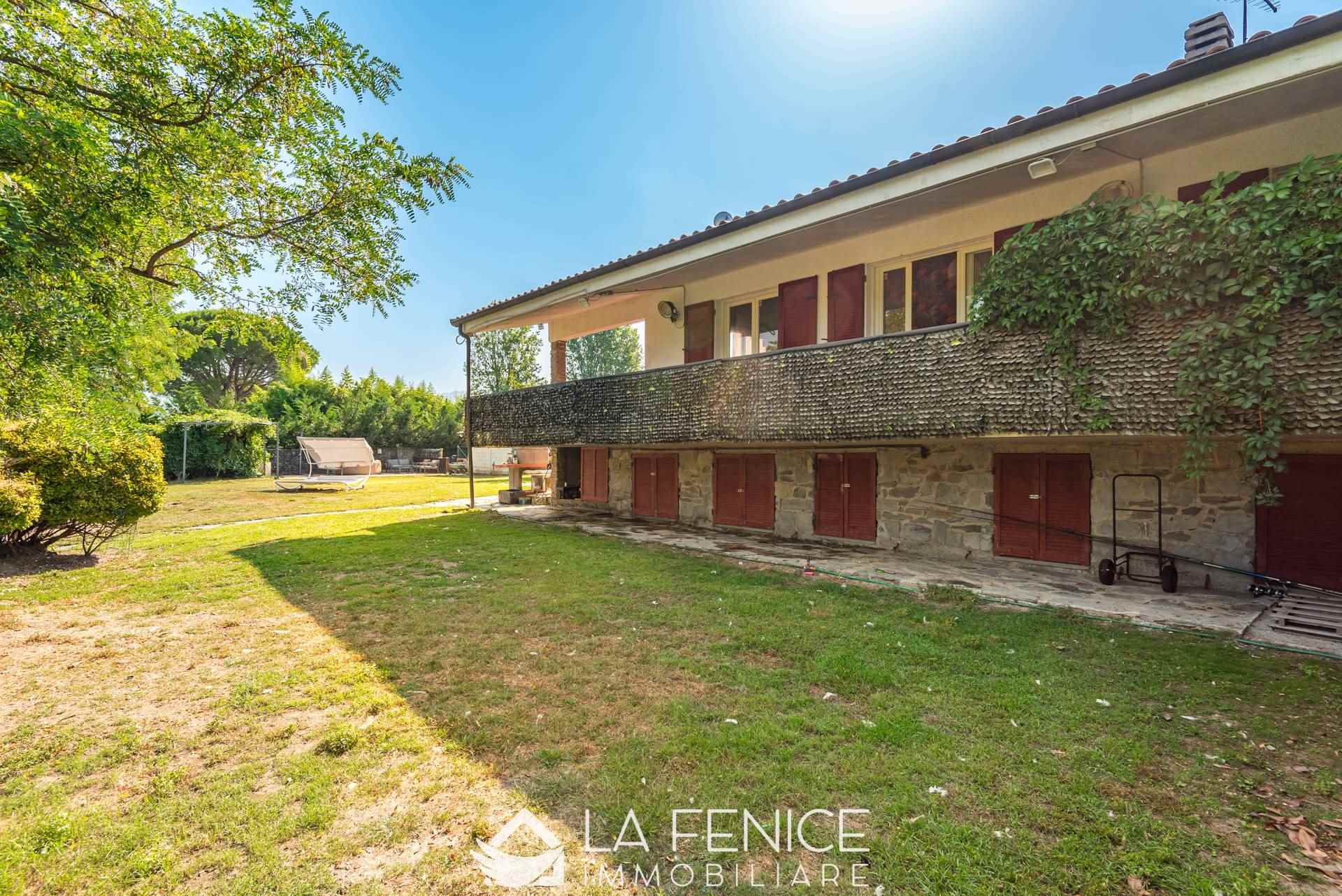 Villa a Ameglia con 4 locali di 105 m2 - GIARDINO