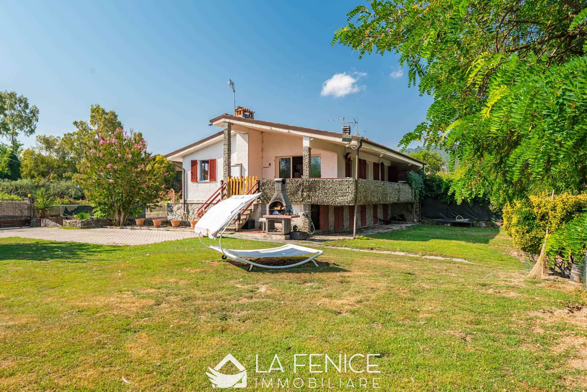 Villa a Ameglia con 4 locali di 105 m2 - GIARDINO