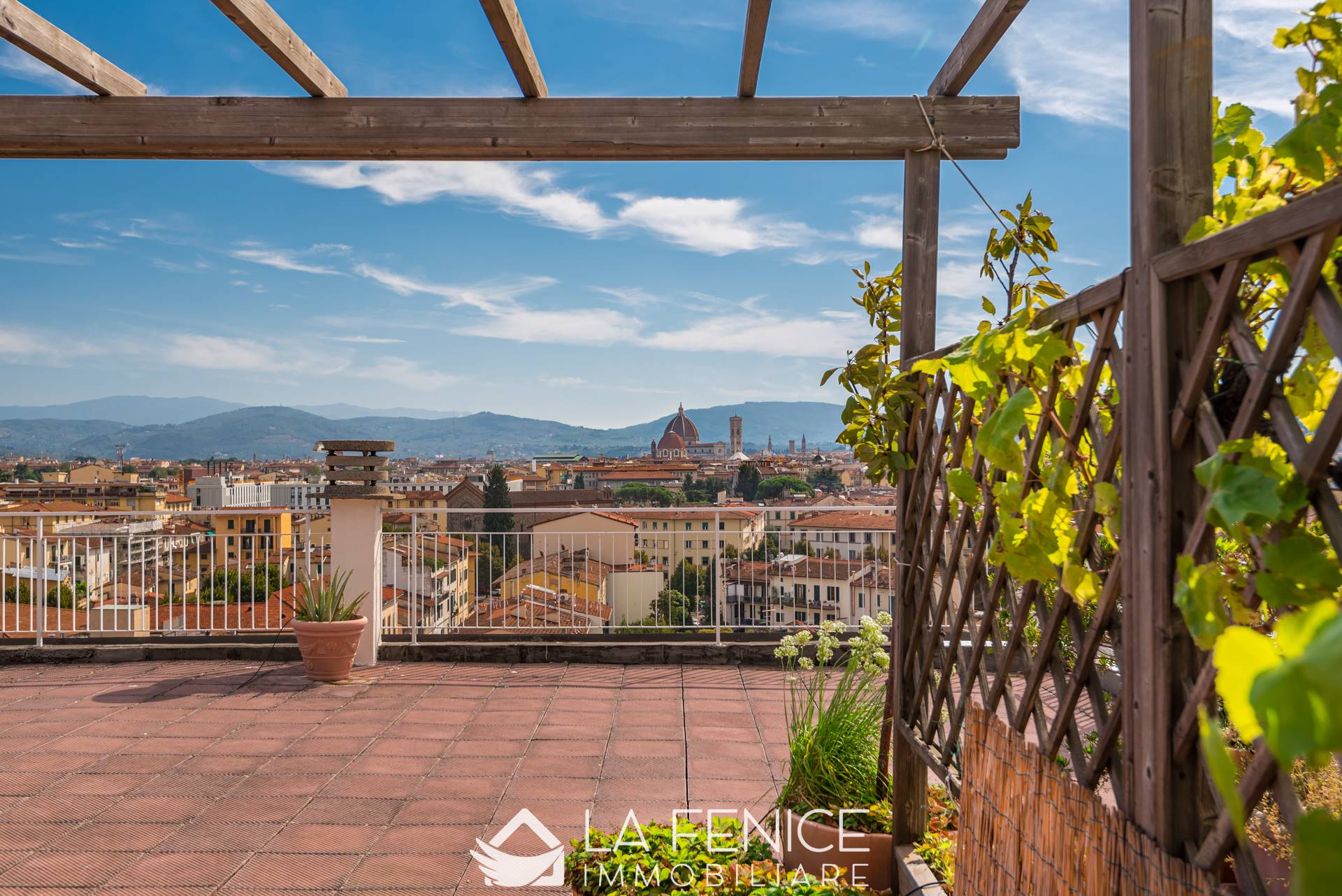 Appartamento a Firenze con 10 locali di 200 m2 - TERRAZZA