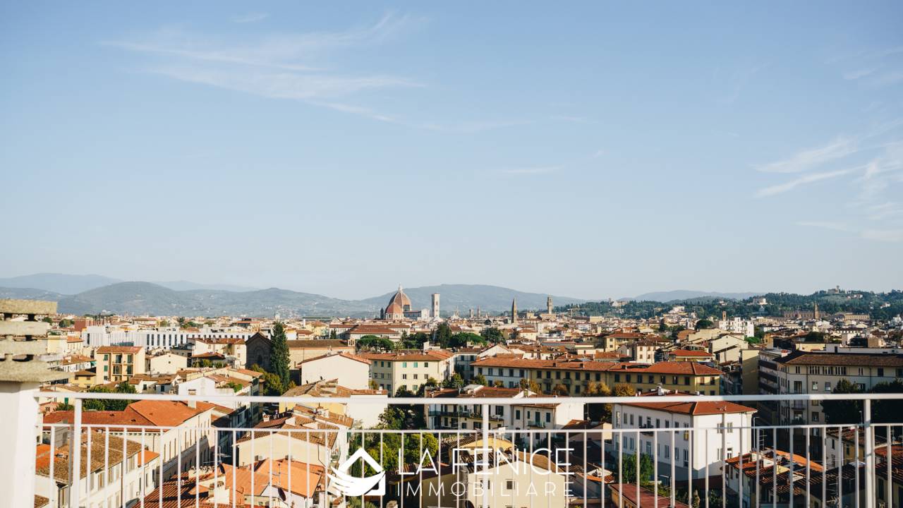 Appartamento a Firenze con 10 locali di 200 m2 - VISTA TERRAZZA