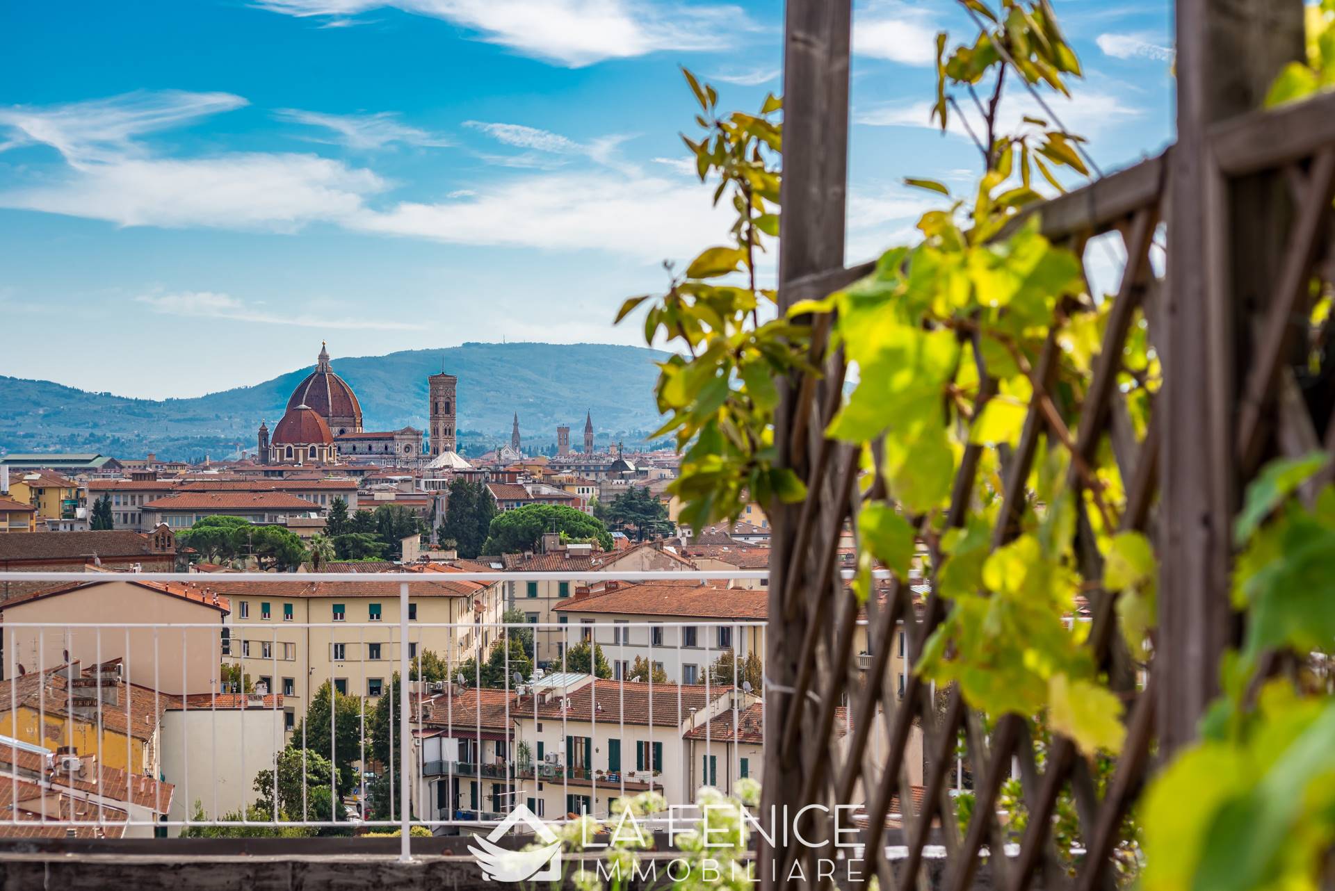 Appartamento a Firenze con 10 locali di 200 m2 - VISTA TERRAZZA