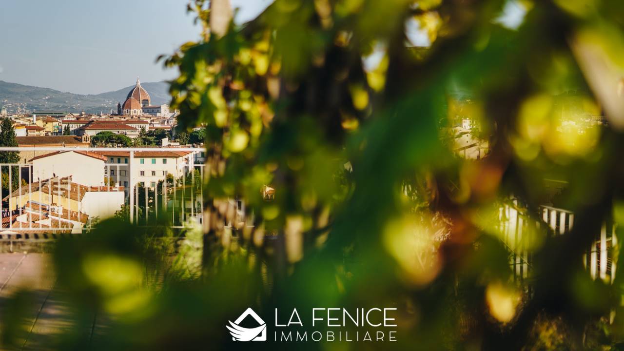 Appartamento a Firenze con 10 locali di 200 m2 - VISTA TERRAZZA