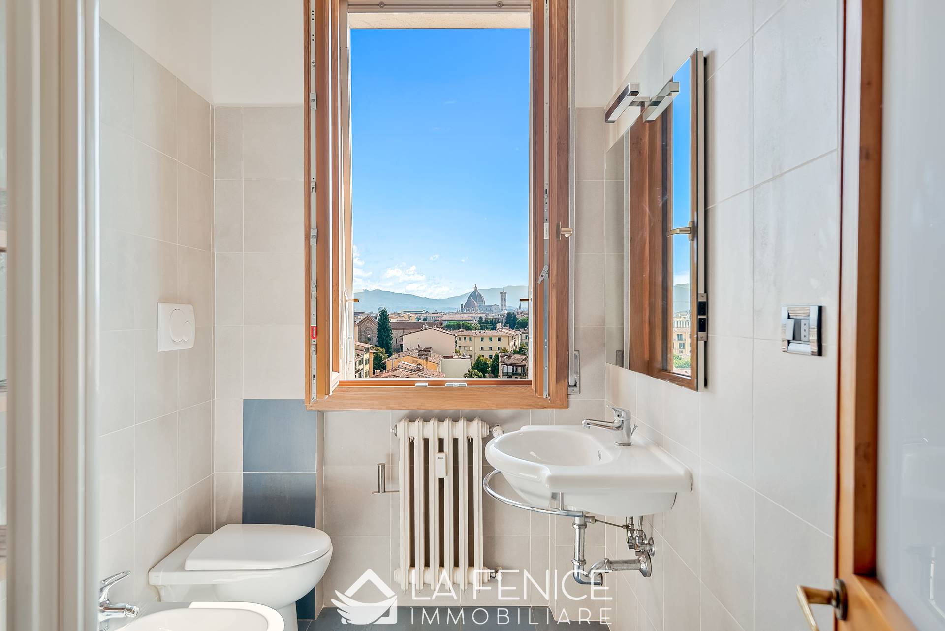 Appartamento a Firenze con 10 locali di 200 m2 - BAGNO