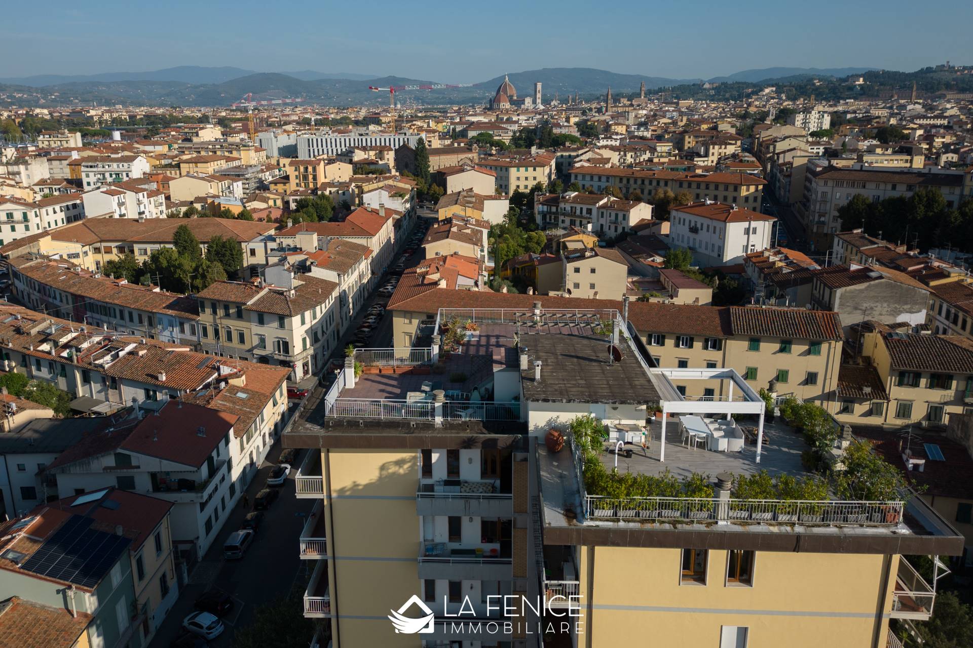 Appartamento a Firenze con 10 locali di 200 m2 - PANORAMICA