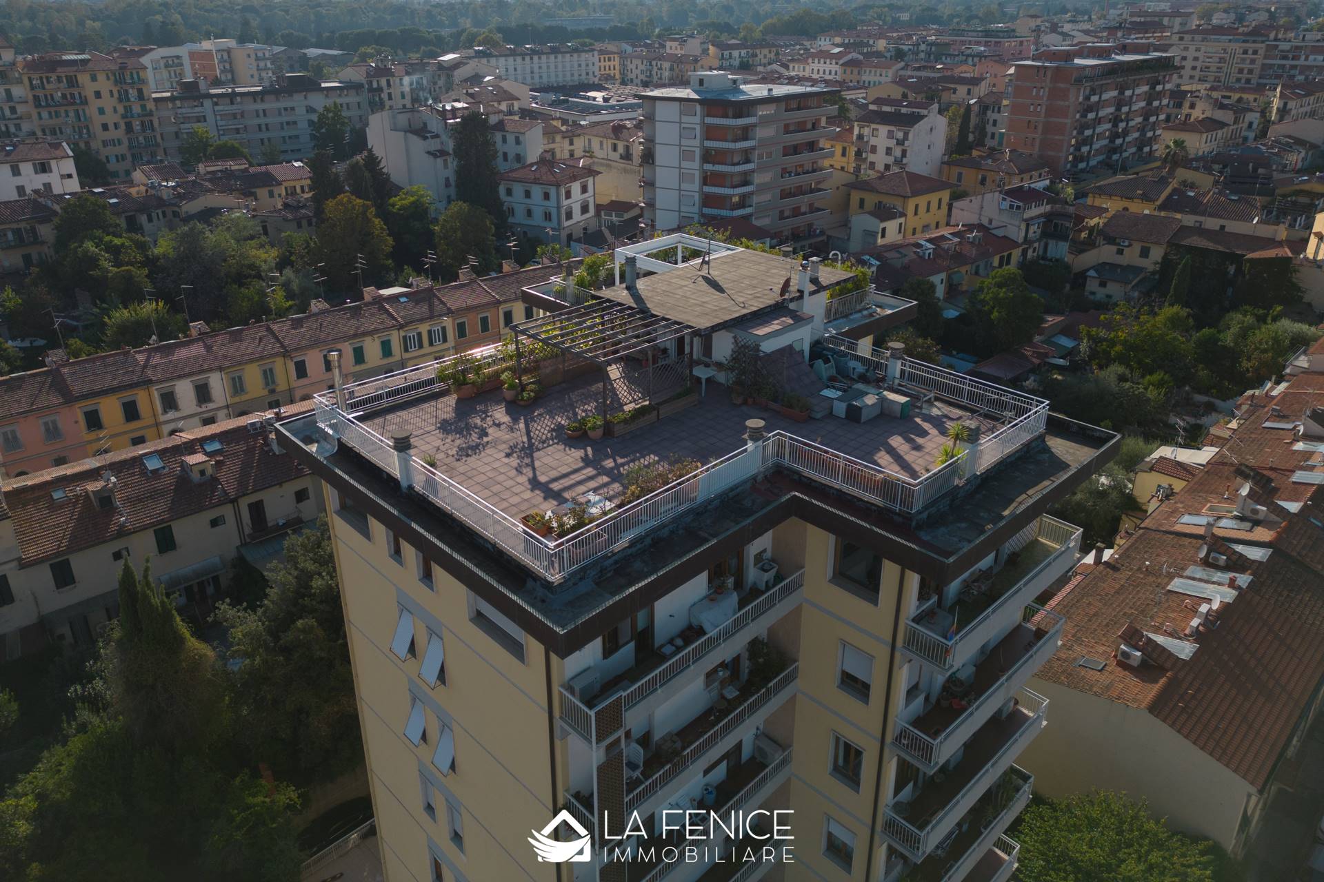 Appartamento a Firenze con 10 locali di 200 m2 - PANORAMICA