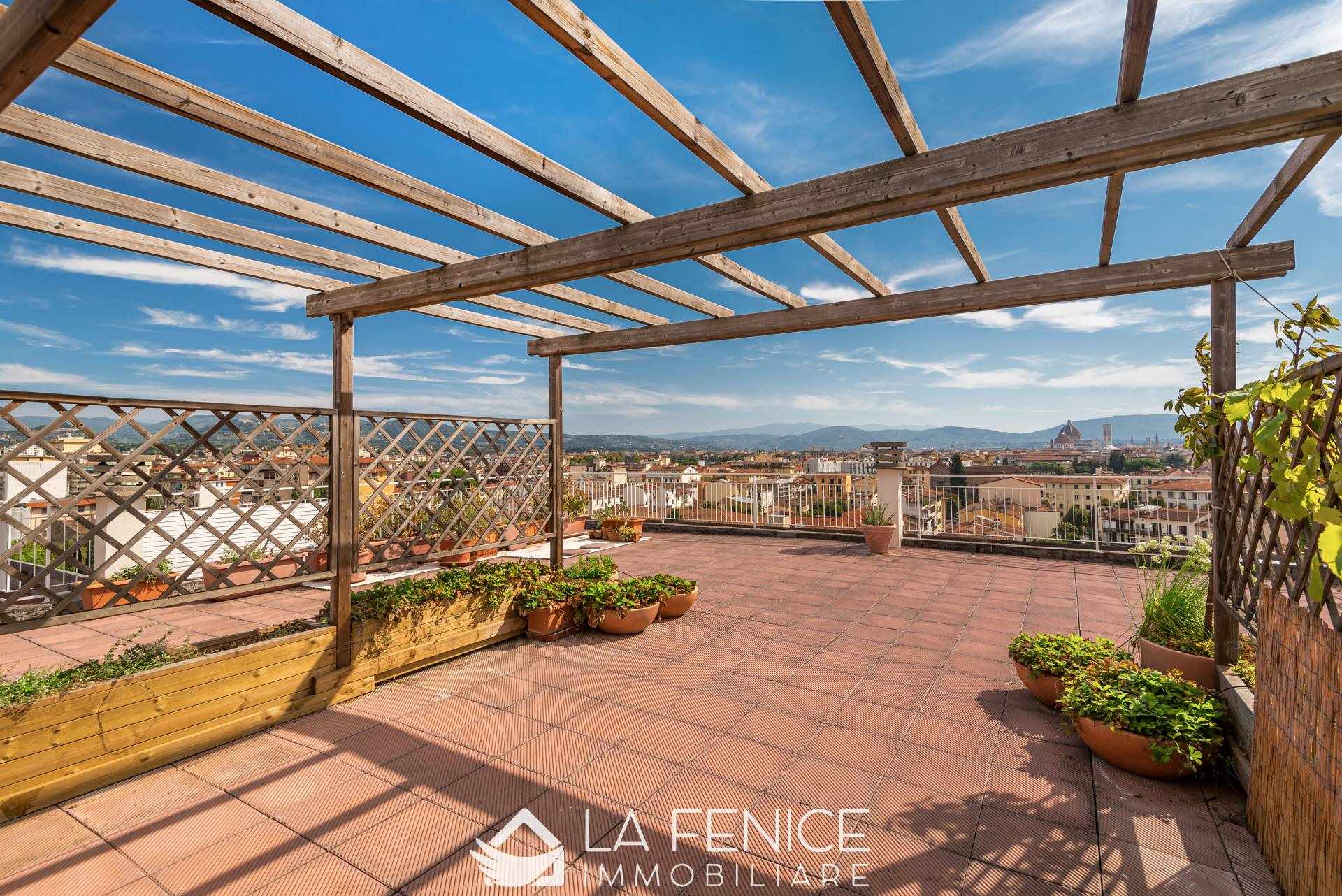 Appartamento a Firenze con 10 locali di 200 m2 - TERRAZZA