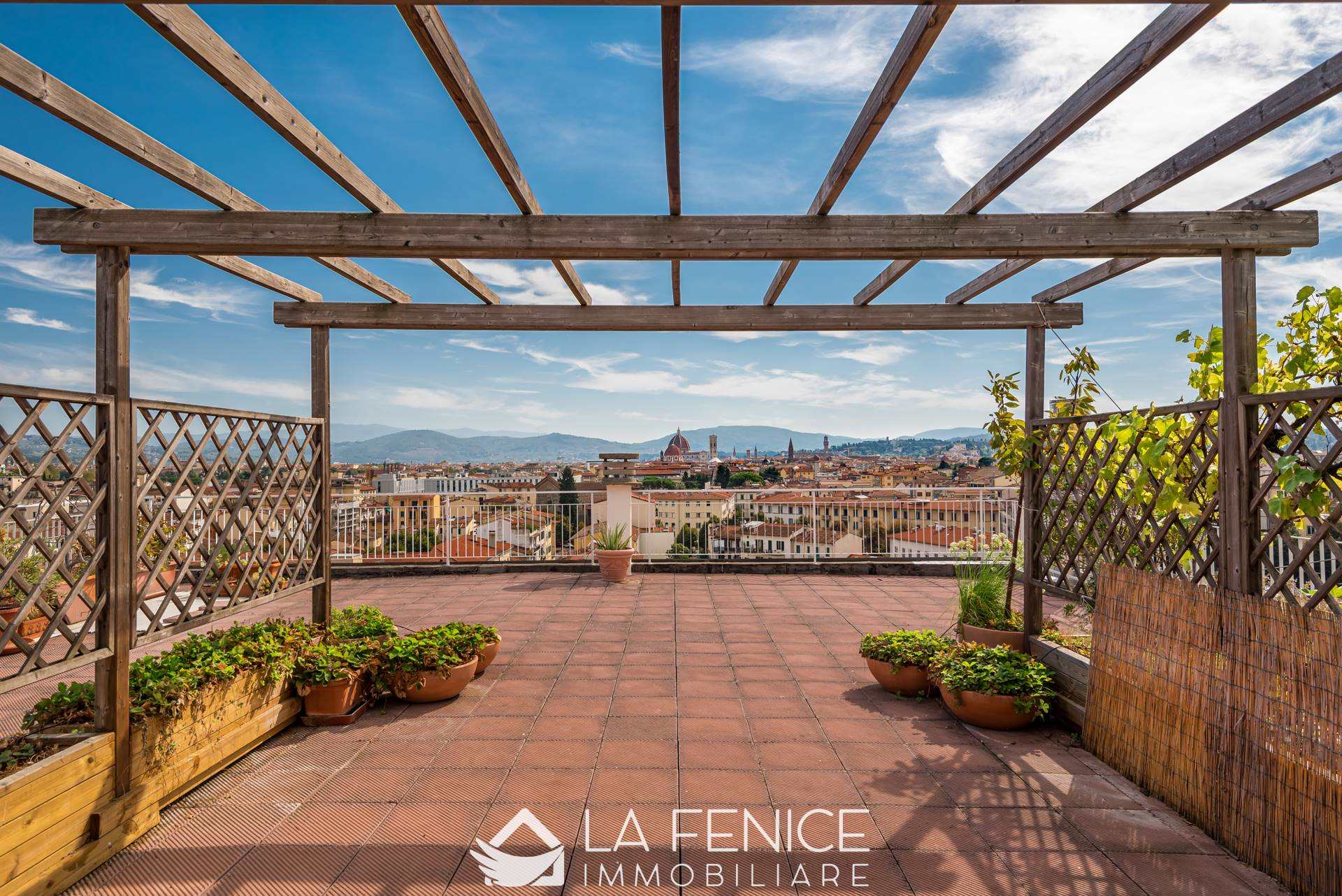 Appartamento a Firenze con 10 locali di 200 m2 - TERRAZZA