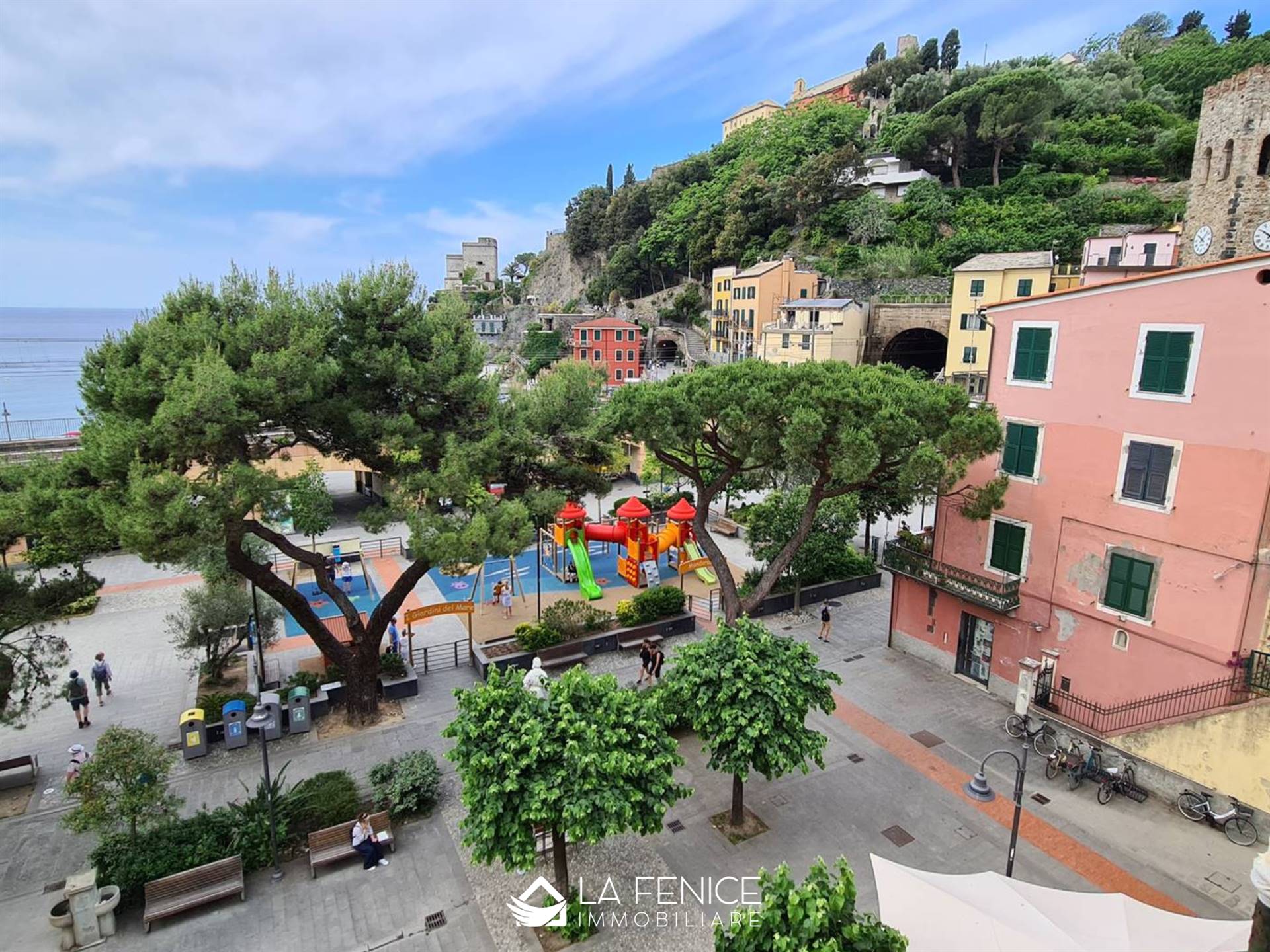 Attività commerciale a Monterosso al mare con 2 locali di 40 m2 - Foto