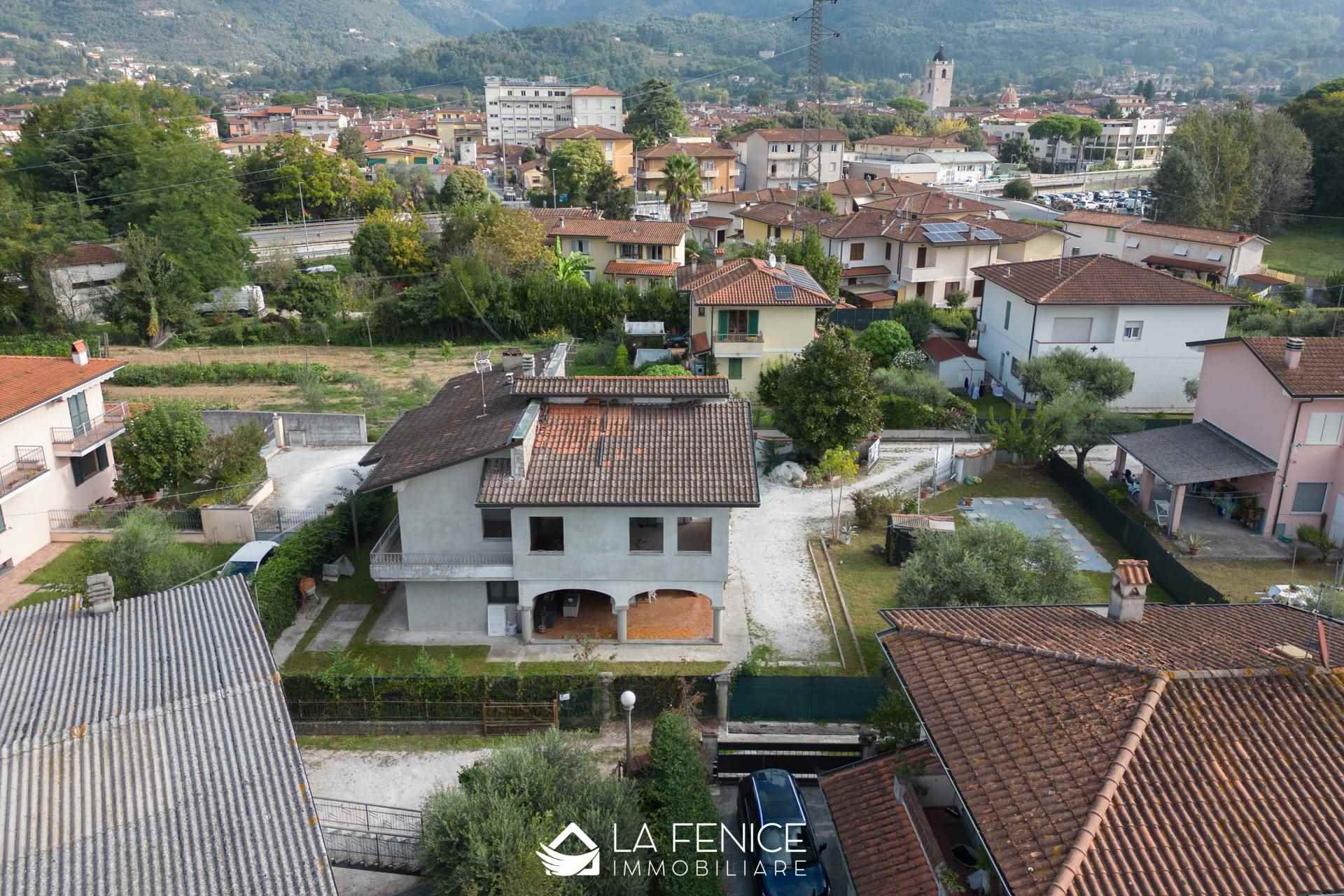 Villa a Camaiore con 8 locali di 155 m2 - Foto