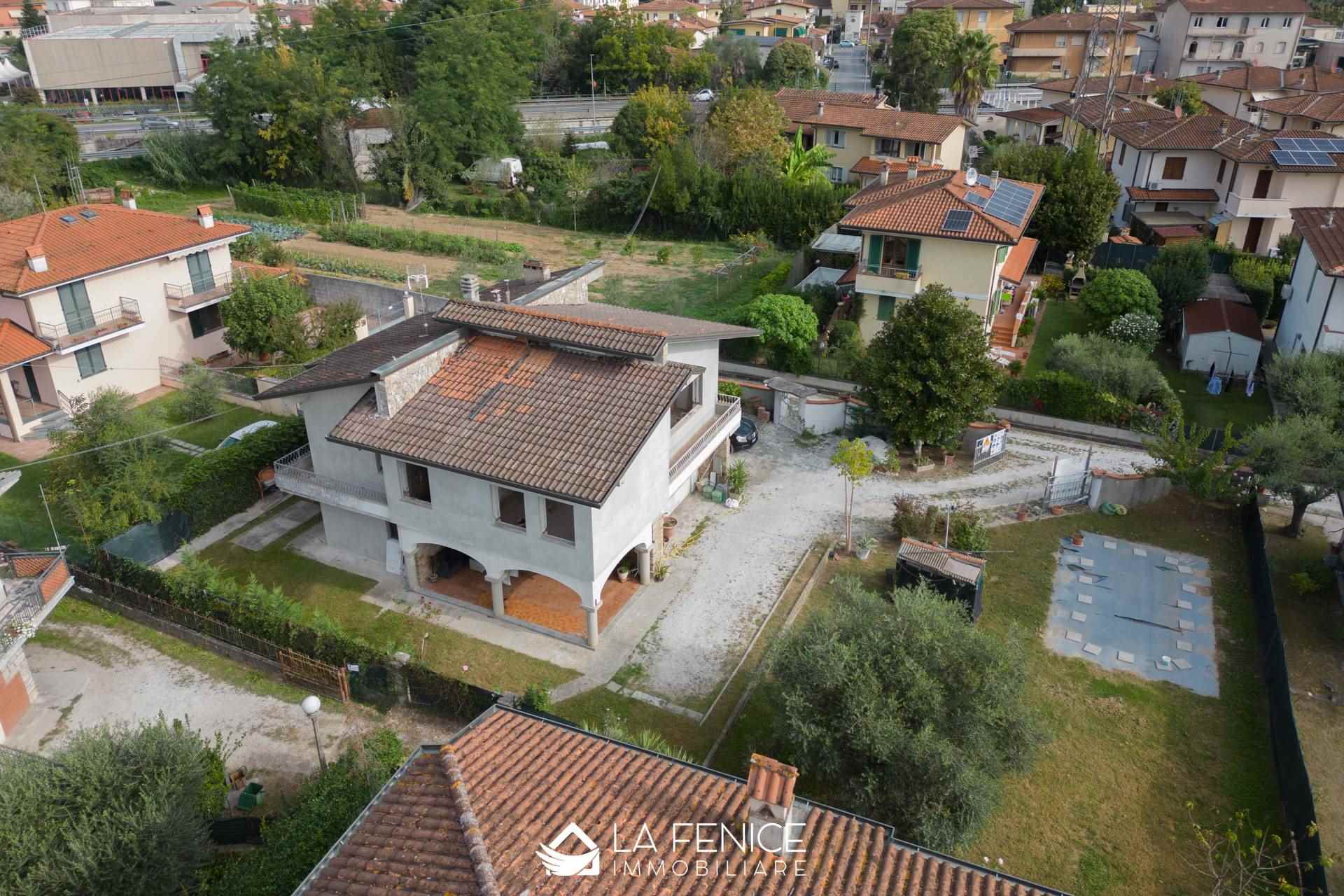 Villa a Camaiore con 8 locali di 155 m2 - Foto