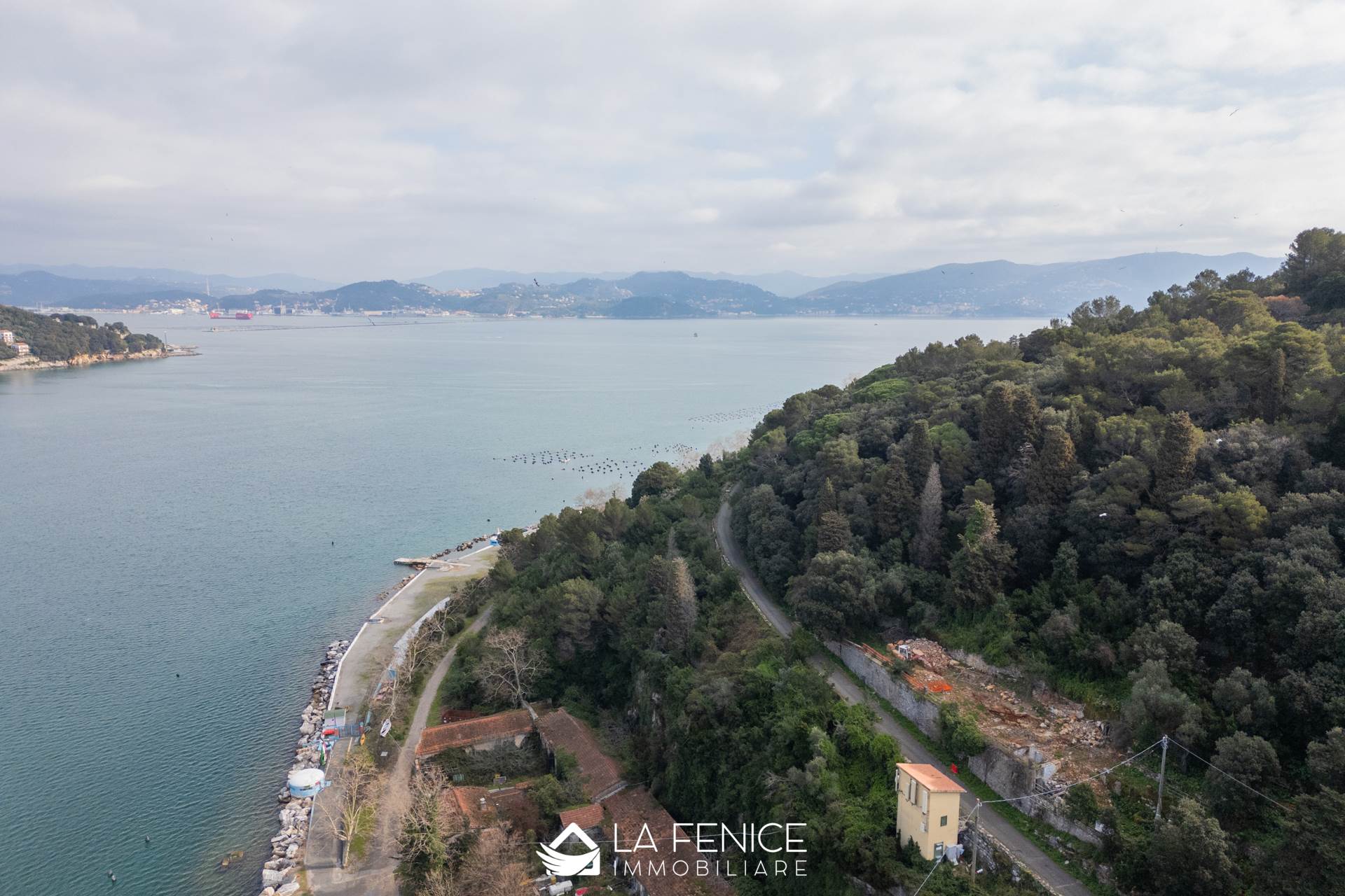 Appartamento a Portovenere con 10 locali di 290 m2 - Foto