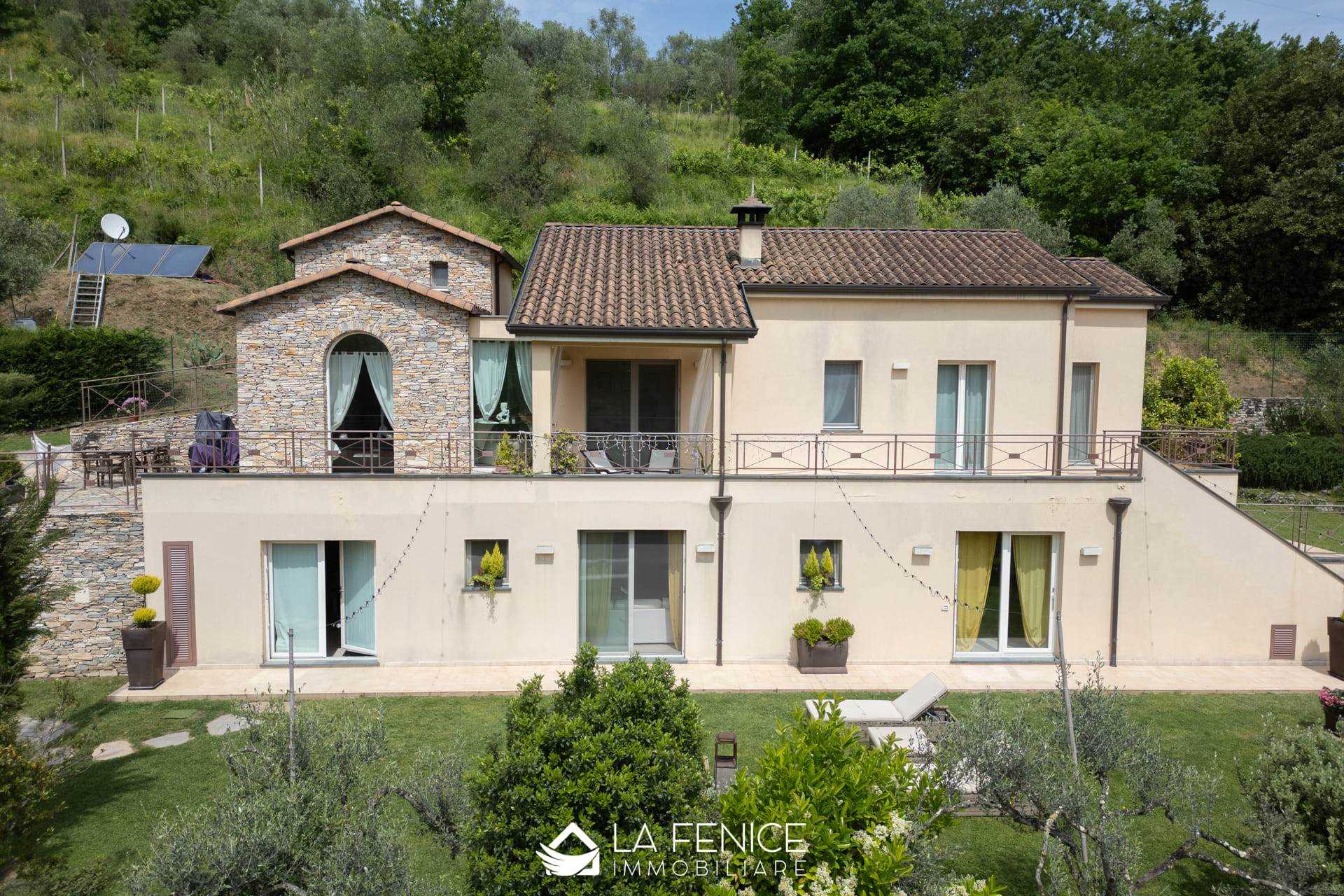 Villa a Vezzano ligure con 10 locali di 245 m2 - Foto