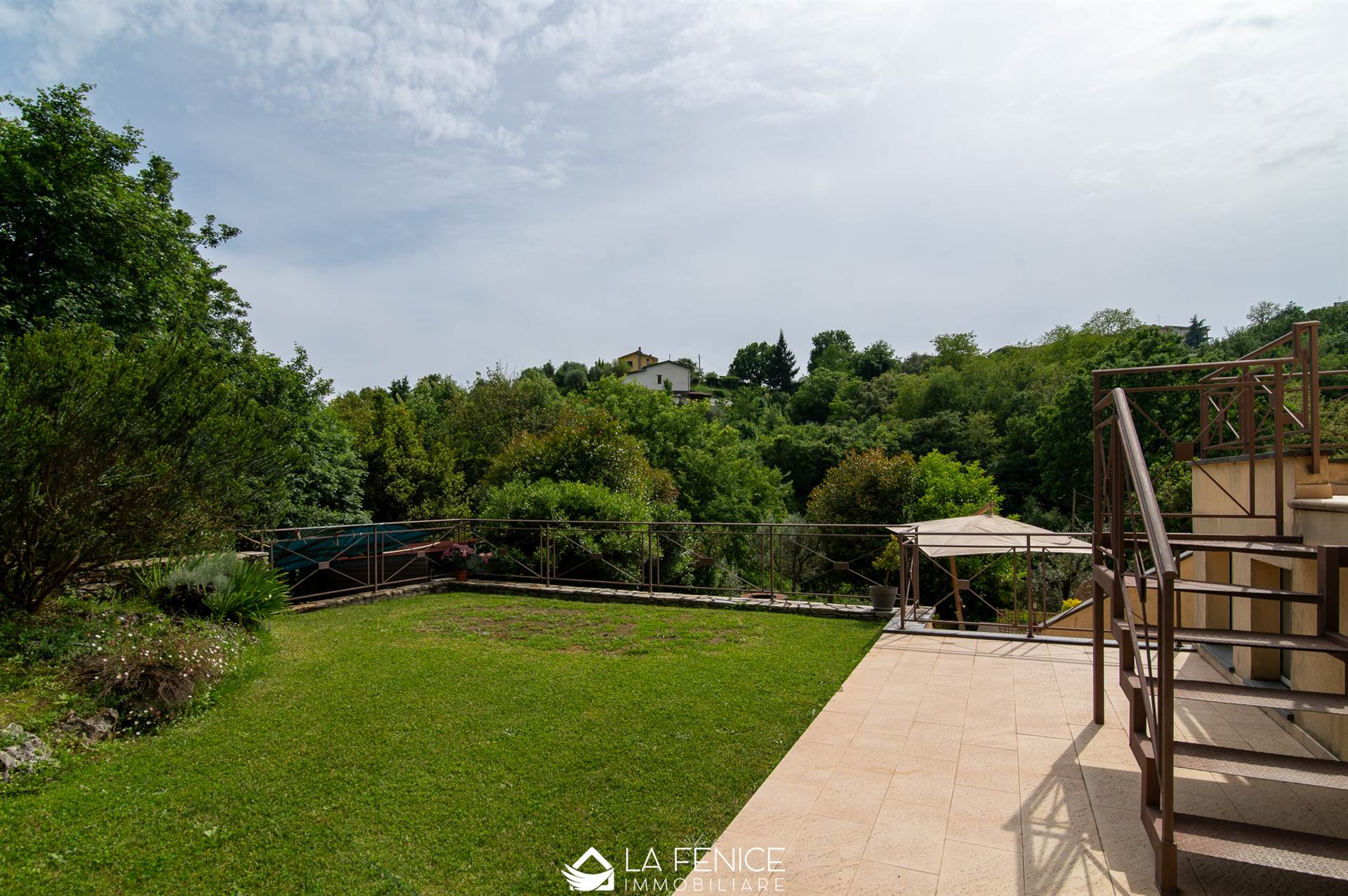 Villa a Vezzano ligure con 10 locali di 245 m2 - Foto