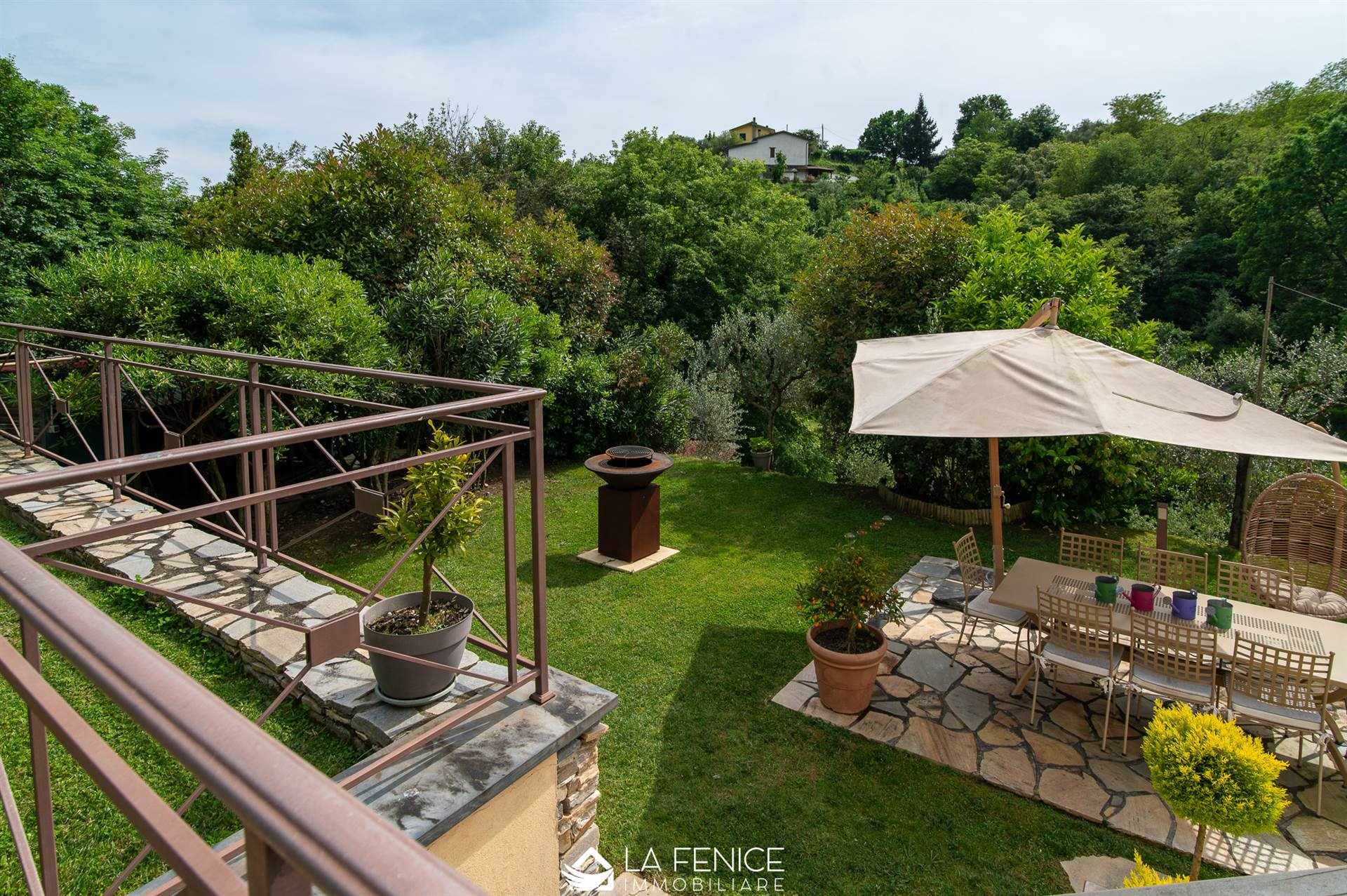 Villa a Vezzano ligure con 10 locali di 245 m2 - Foto