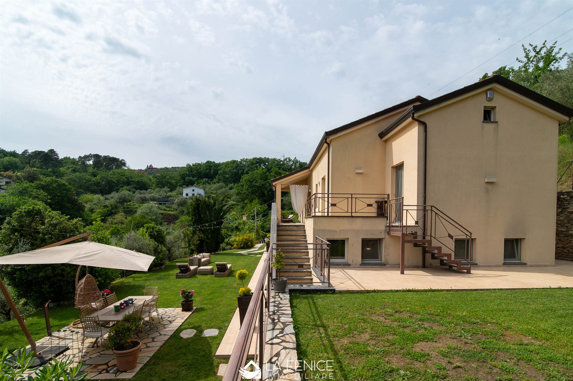 Villa a Vezzano ligure con 10 locali di 245 m2 - Foto