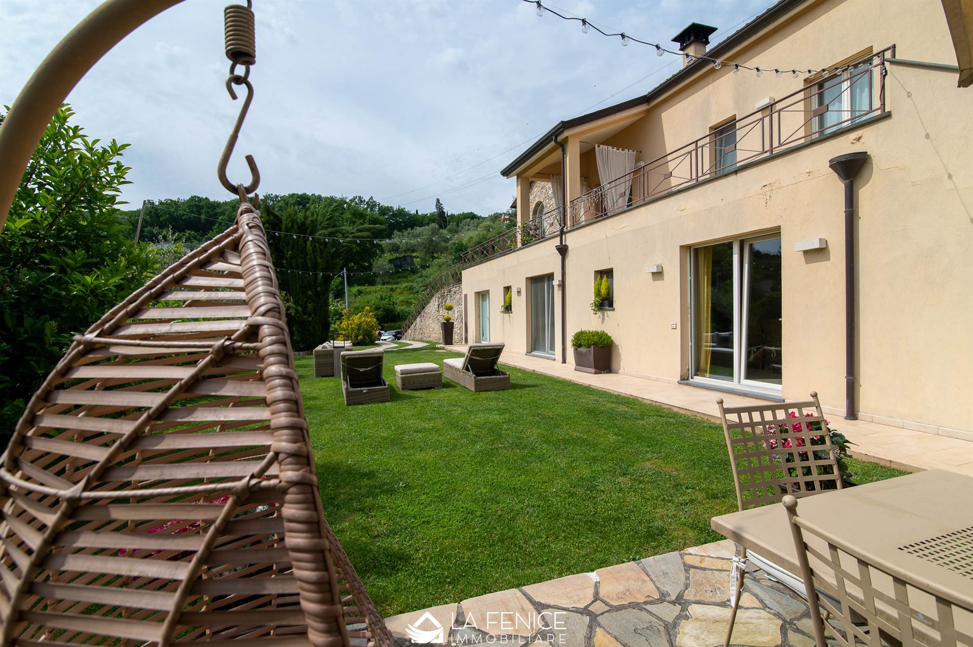 Villa a Vezzano ligure con 10 locali di 245 m2 - Foto