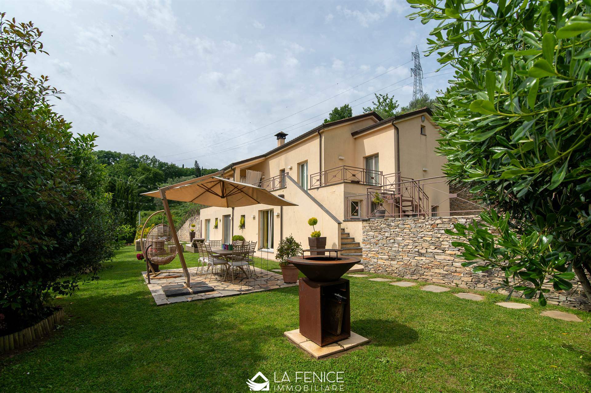 Villa a Vezzano ligure con 10 locali di 245 m2 - Foto