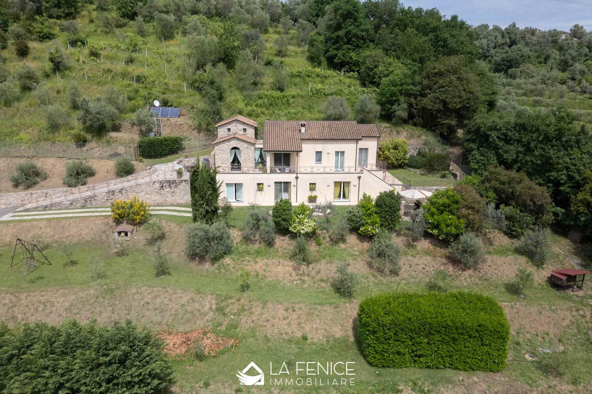 Villa a Vezzano ligure con 10 locali di 245 m2 - Foto