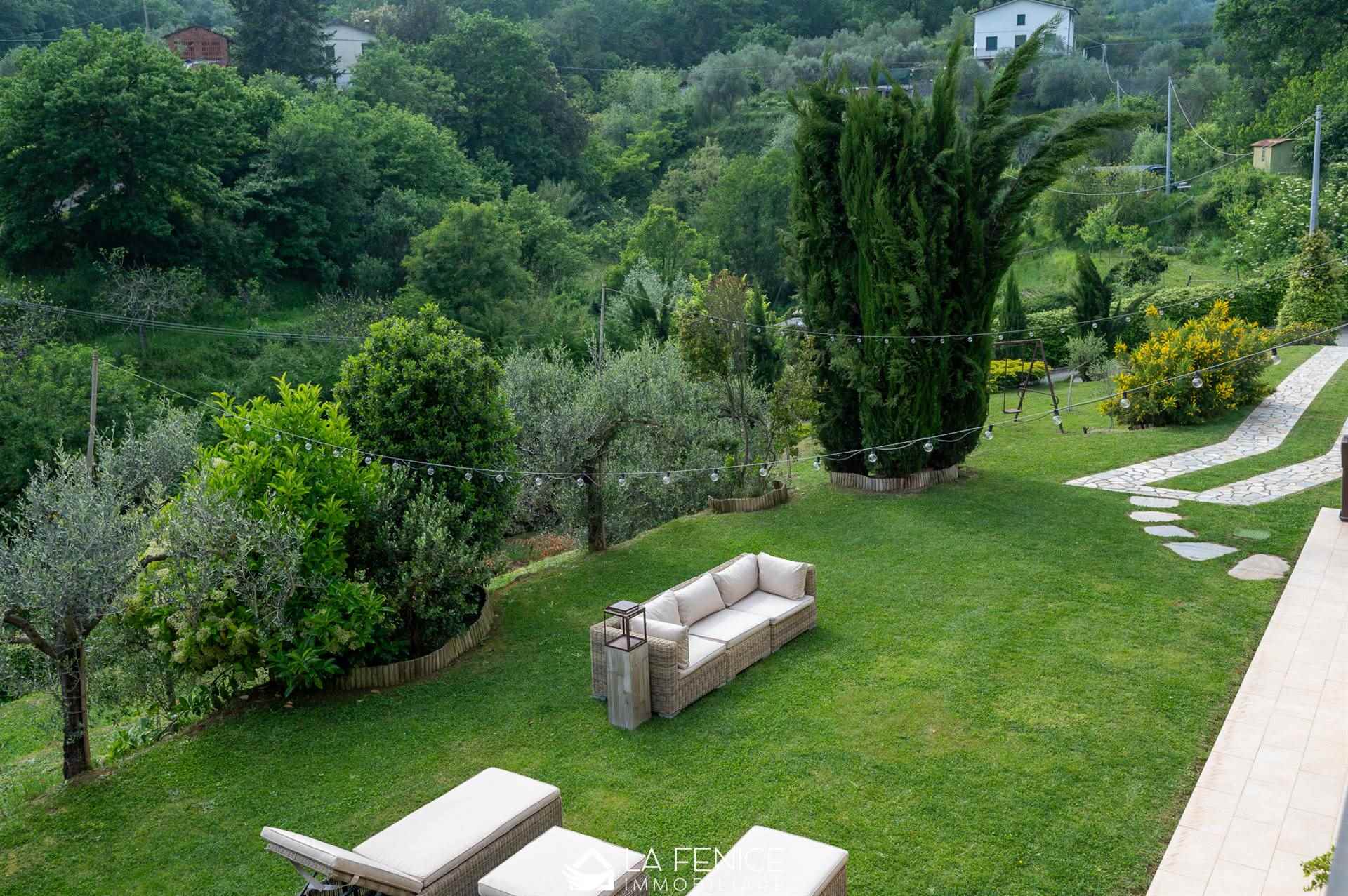 Villa a Vezzano ligure con 10 locali di 245 m2 - Foto