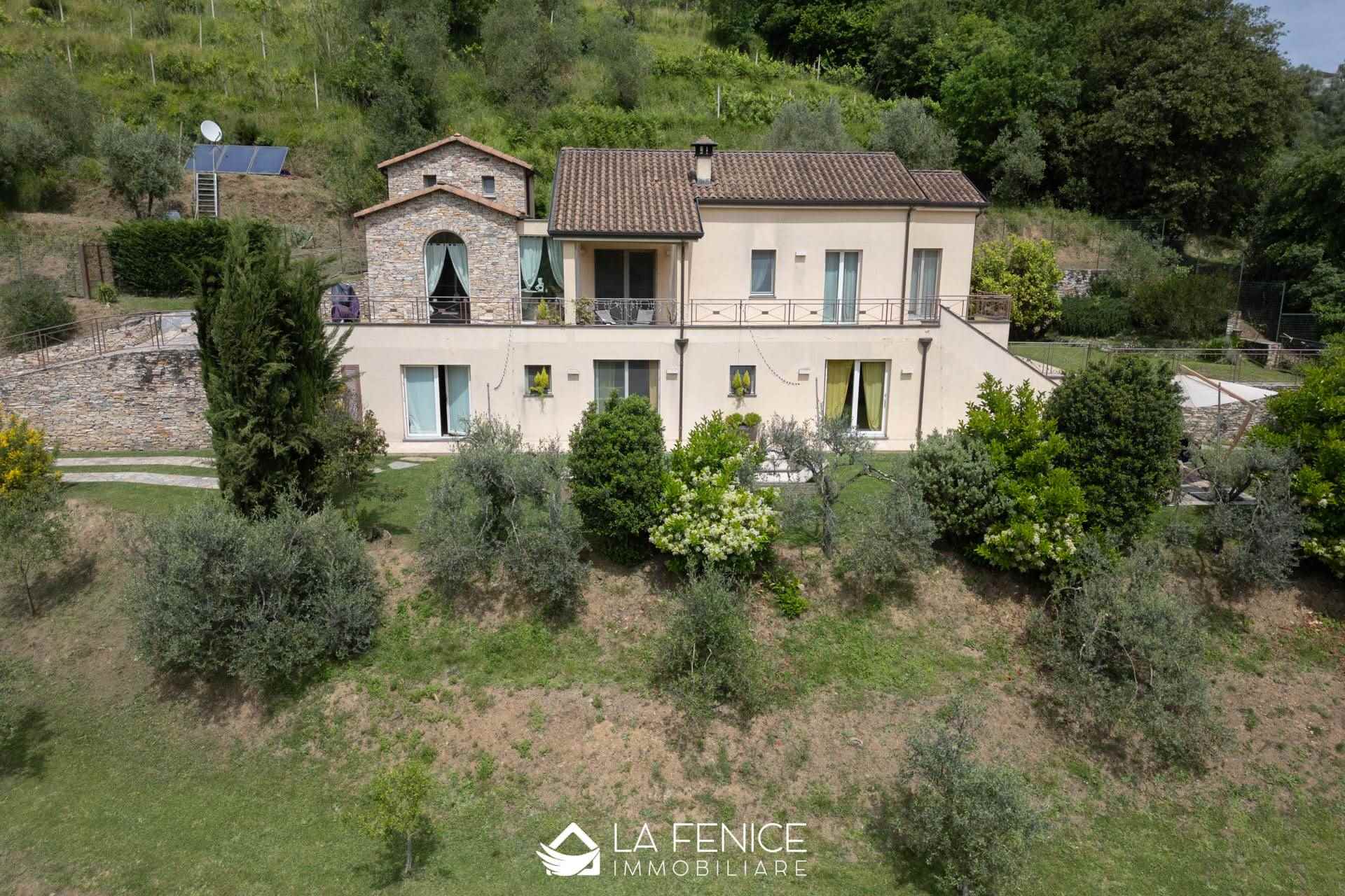 Villa a Vezzano ligure con 10 locali di 245 m2 - Foto