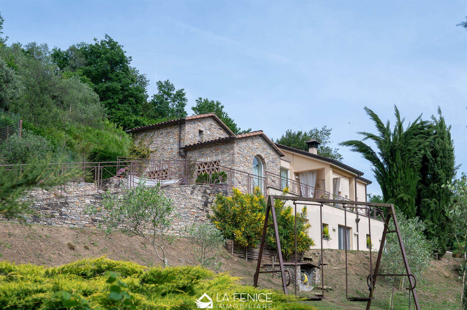 Villa a Vezzano ligure con 10 locali di 245 m2 - Foto