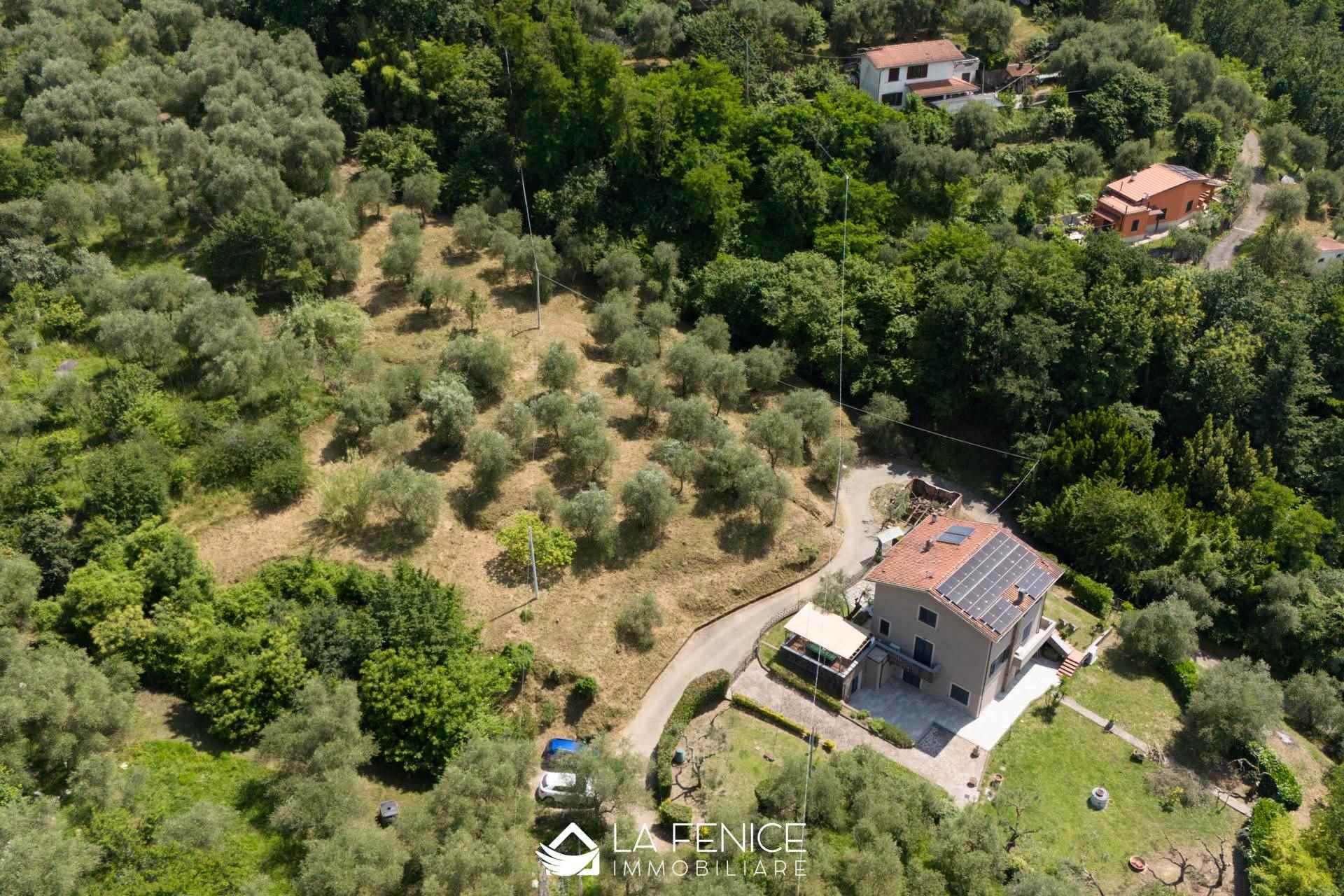 Terreno edificabile a Vezzano ligure con 3 locali di 96 m2 - Foto