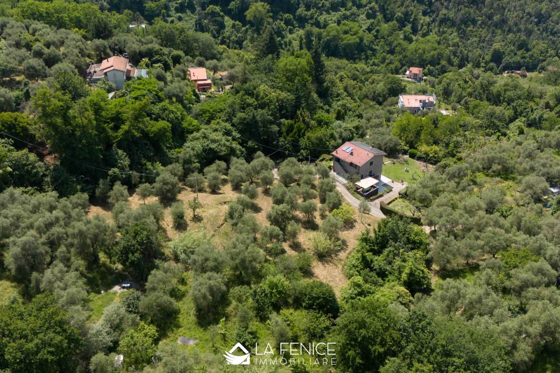 Terreno edificabile a Vezzano ligure con 3 locali di 96 m2 - Foto