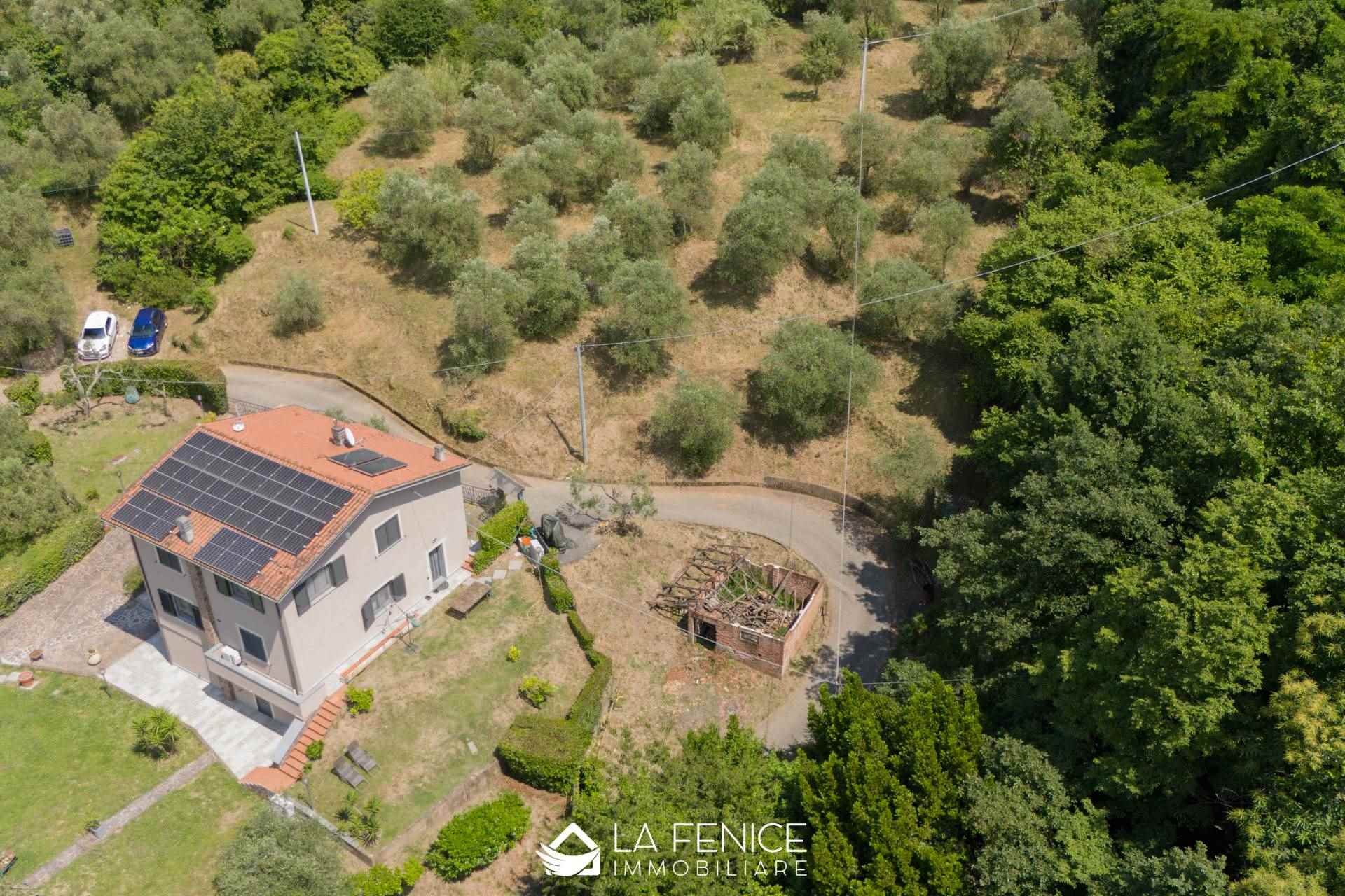 Terreno edificabile a Vezzano ligure con 3 locali di 96 m2 - Foto