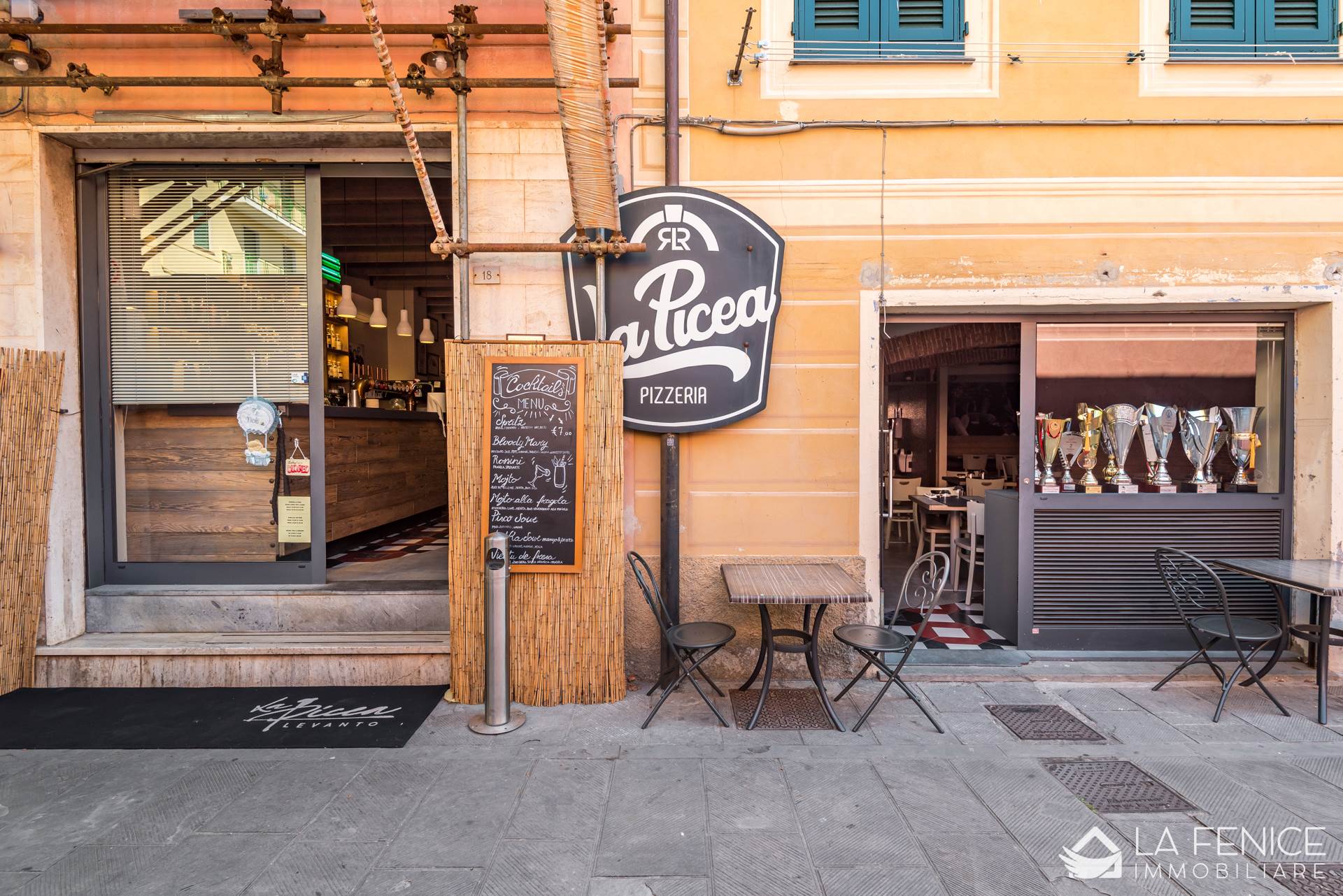 Pizzeria / Pub a Levanto con 2 locali di 200 m2 - Foto