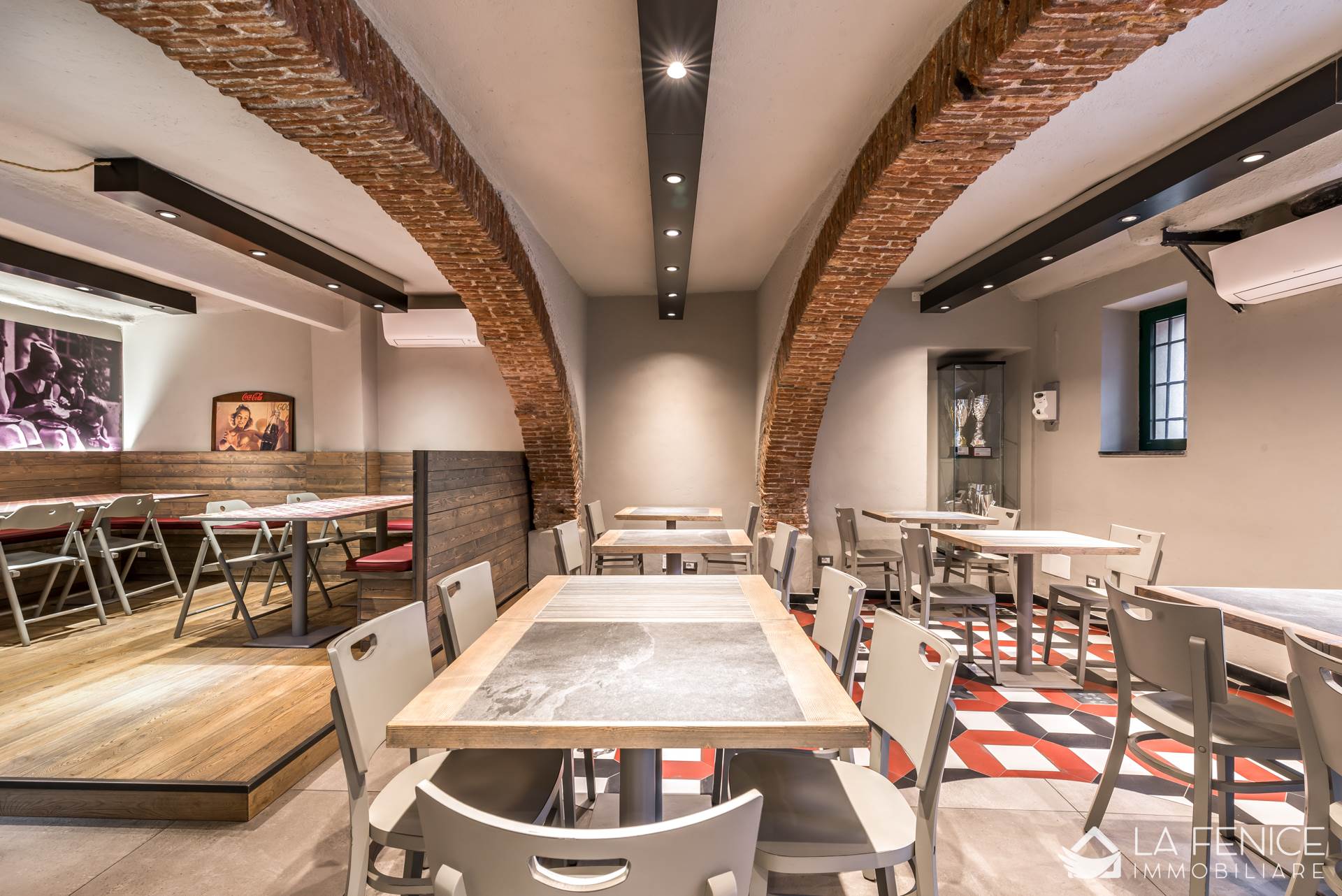 Pizzeria / Pub a Levanto con 2 locali di 200 m2 - Foto