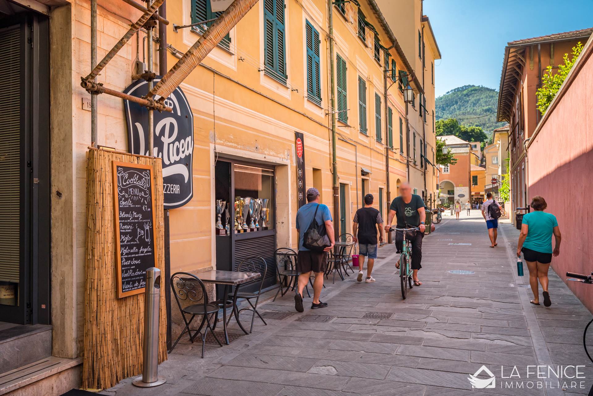 Pizzeria / Pub a Levanto con 2 locali di 200 m2 - Foto