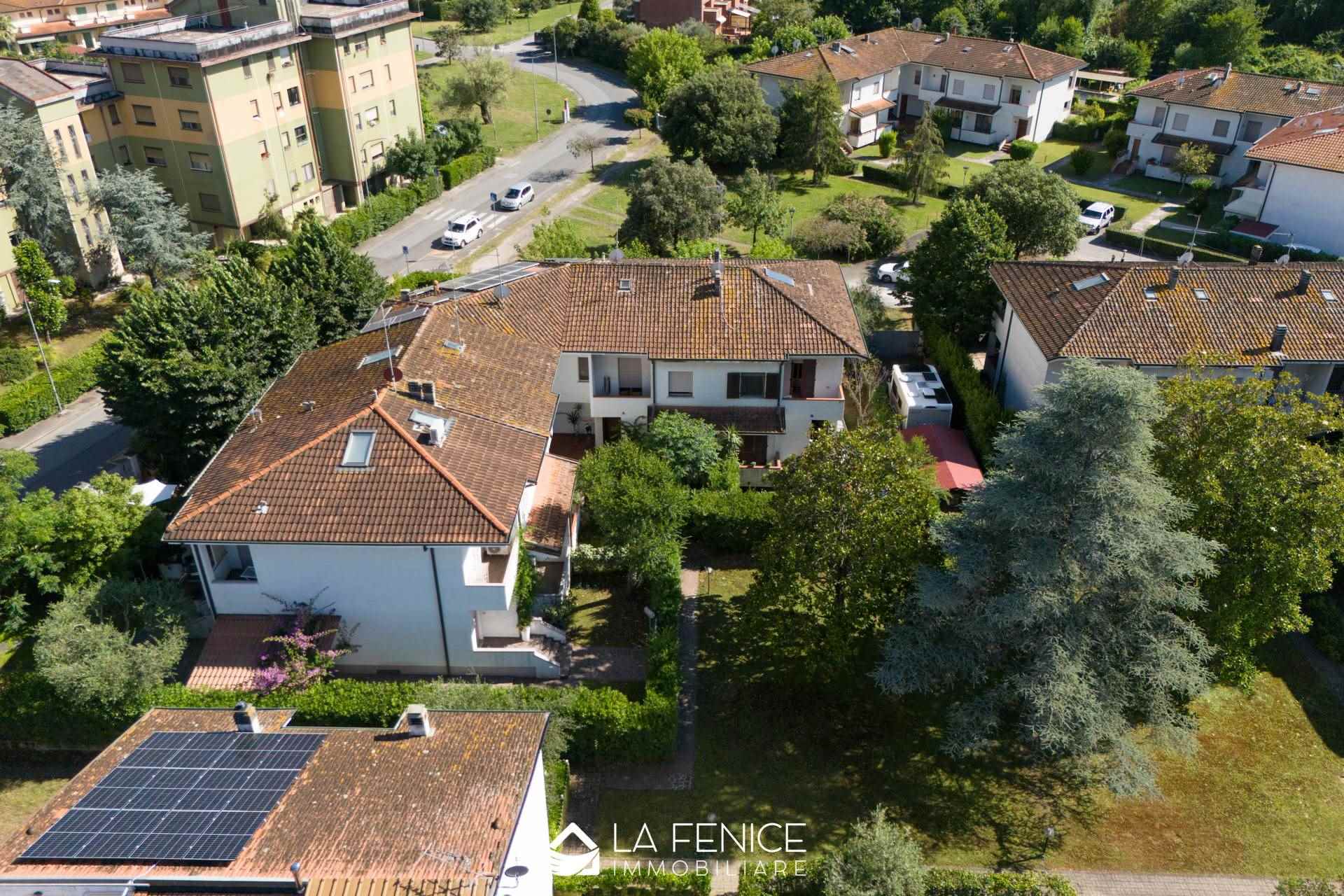 Villa bifamiliare a Pietrasanta con 5 locali di 172 m2 - Foto