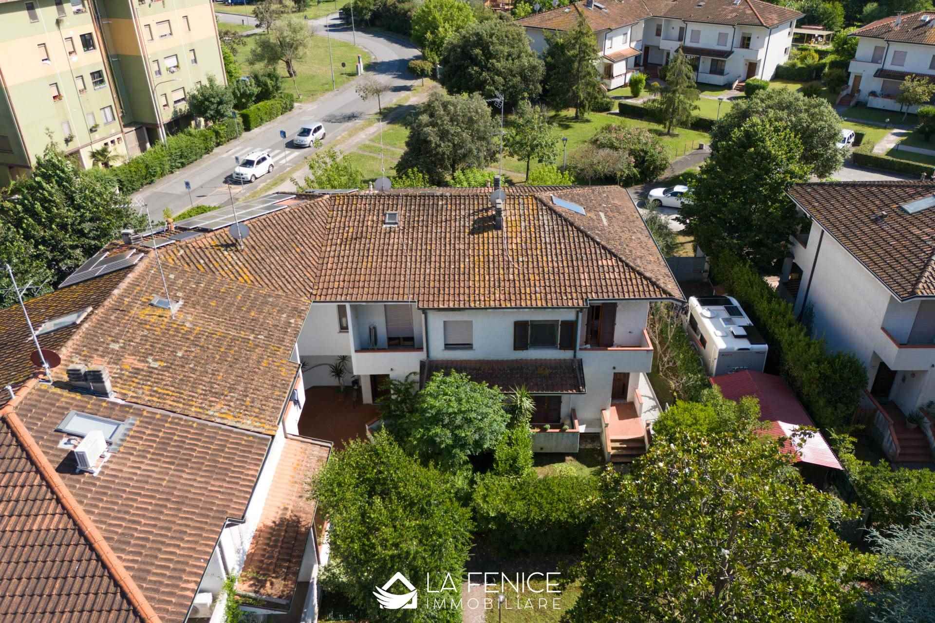 Villa bifamiliare a Pietrasanta con 5 locali di 172 m2 - Foto