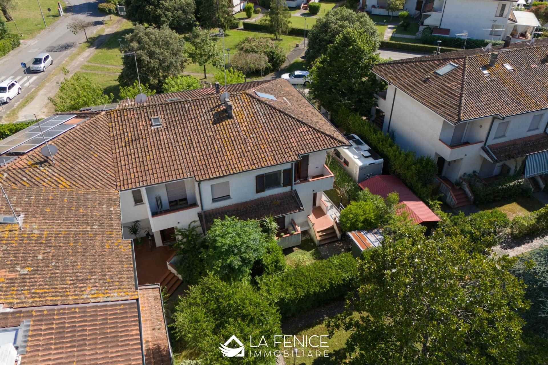 Villa bifamiliare a Pietrasanta con 5 locali di 172 m2 - Foto