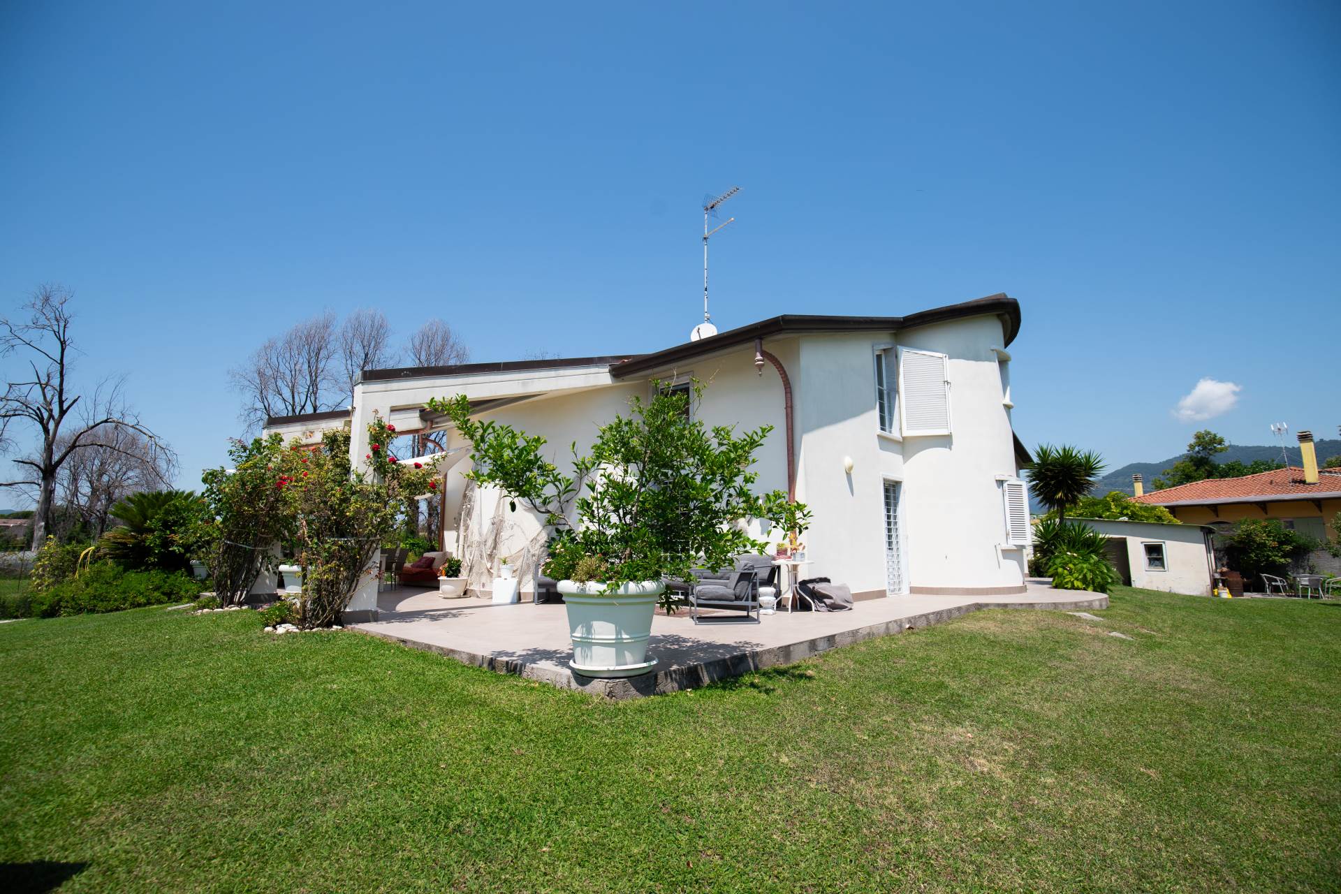 Villa a Carrara con 6 locali di 195 m2 - Foto