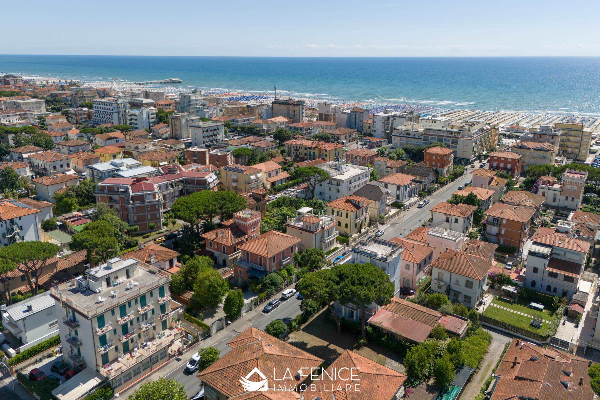 Appartamento a Camaiore con 5 locali di 199 m2 - Foto