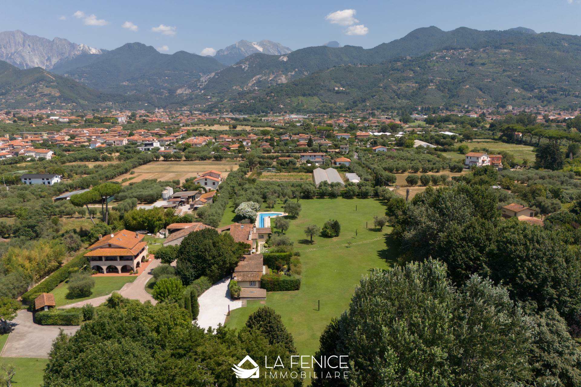 Villa a Forte dei marmi con 10 locali di 300 m2 - Foto