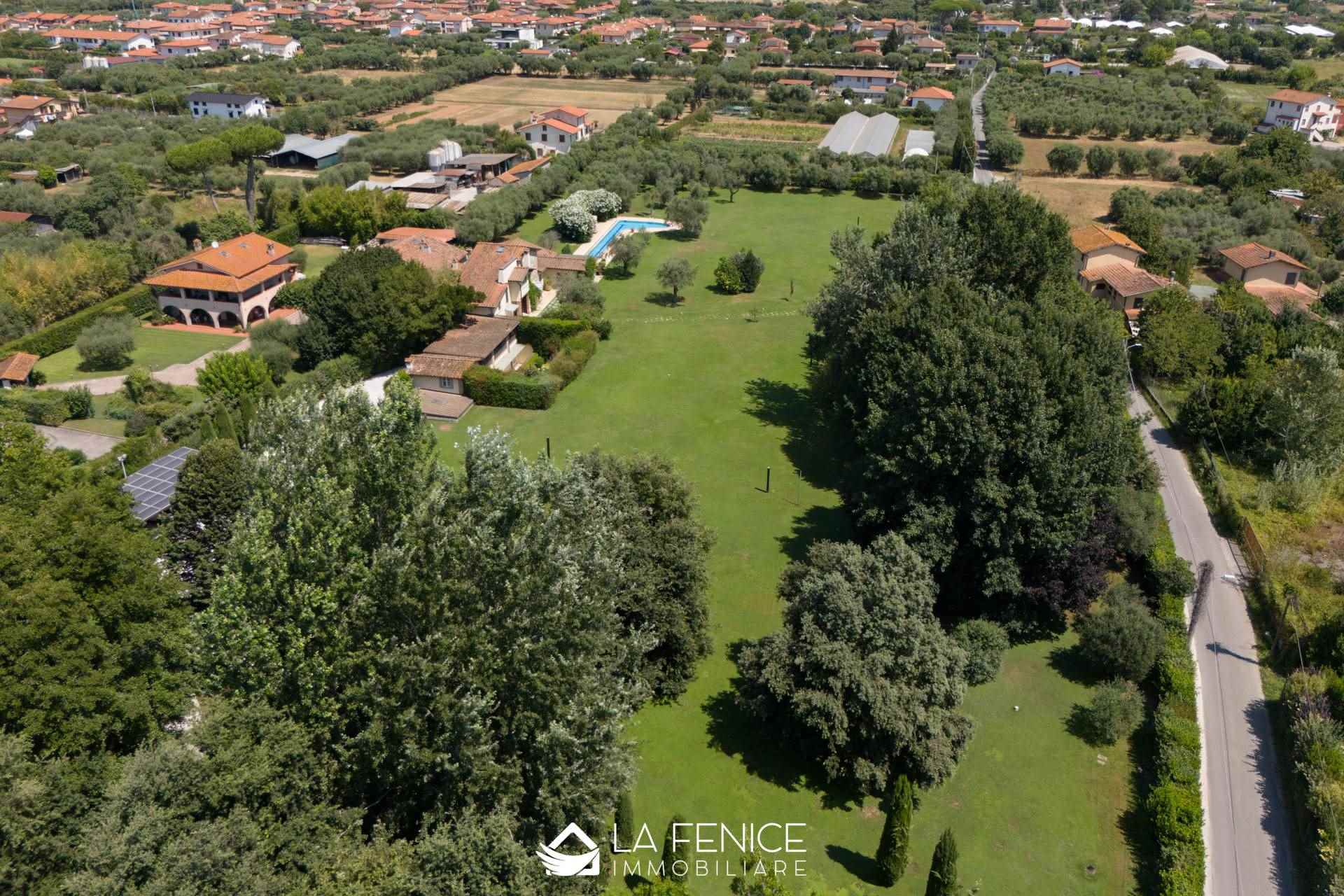 Villa a Forte dei marmi con 10 locali di 300 m2 - Foto