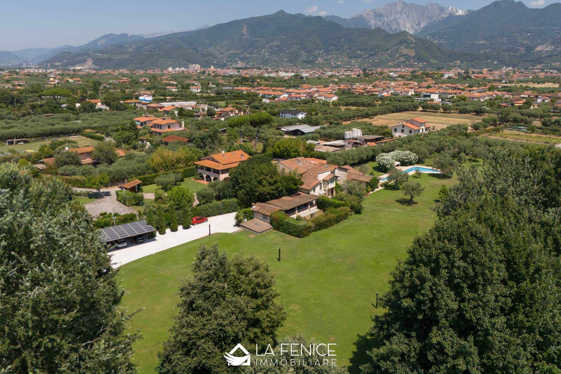 Villa a Forte dei marmi con 10 locali di 300 m2 - Foto