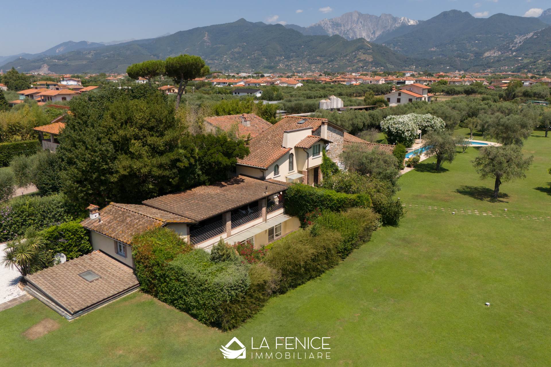 Villa a Forte dei marmi con 10 locali di 300 m2 - Foto