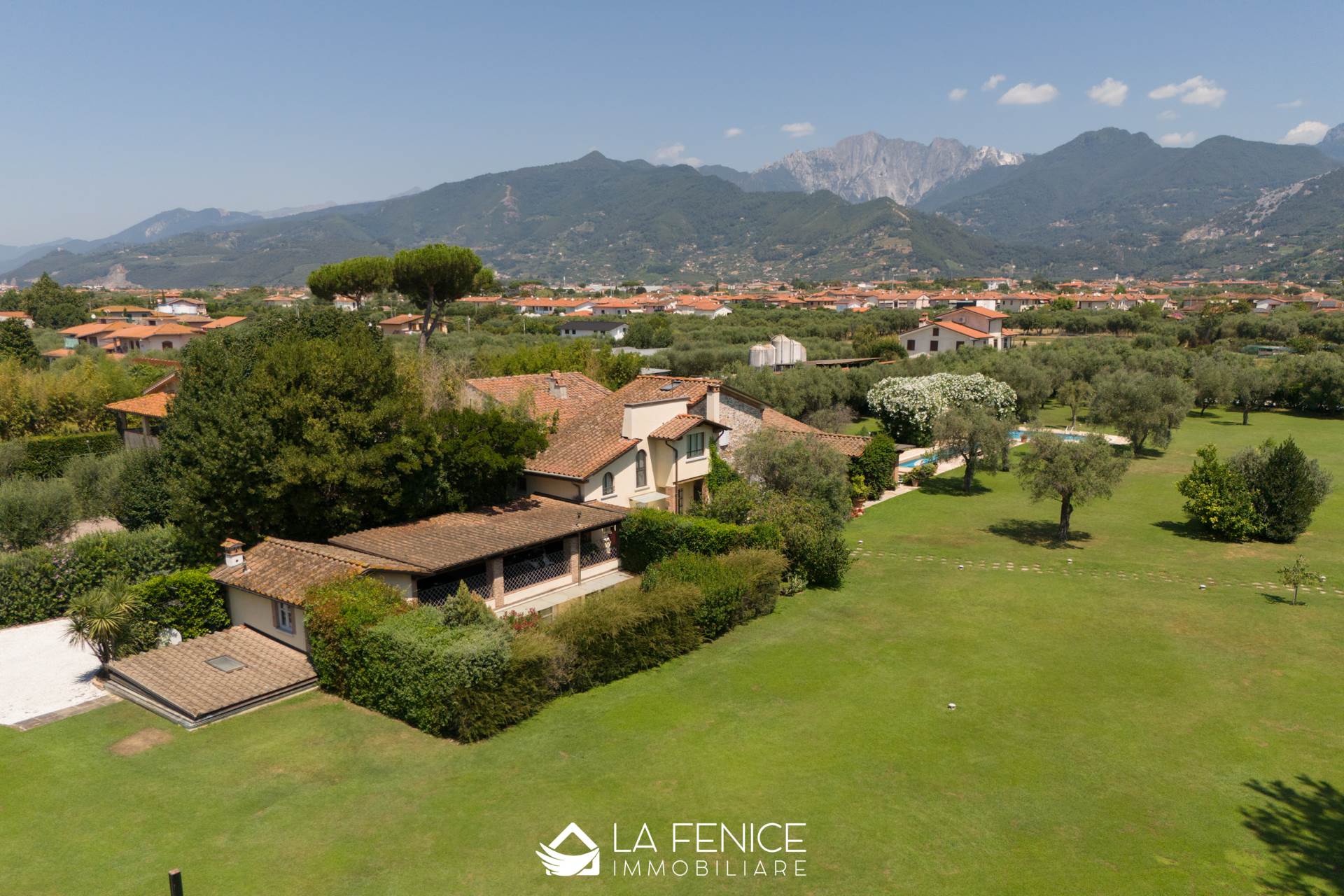 Villa a Forte dei marmi con 10 locali di 300 m2 - Foto