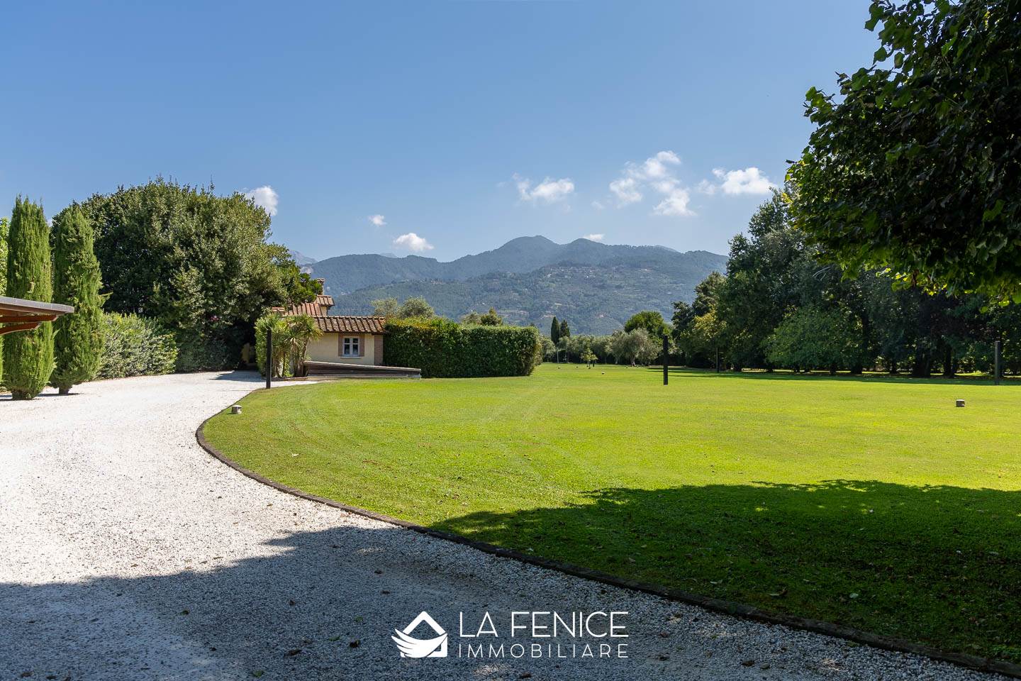 Villa a Forte dei marmi con 10 locali di 300 m2 - Foto